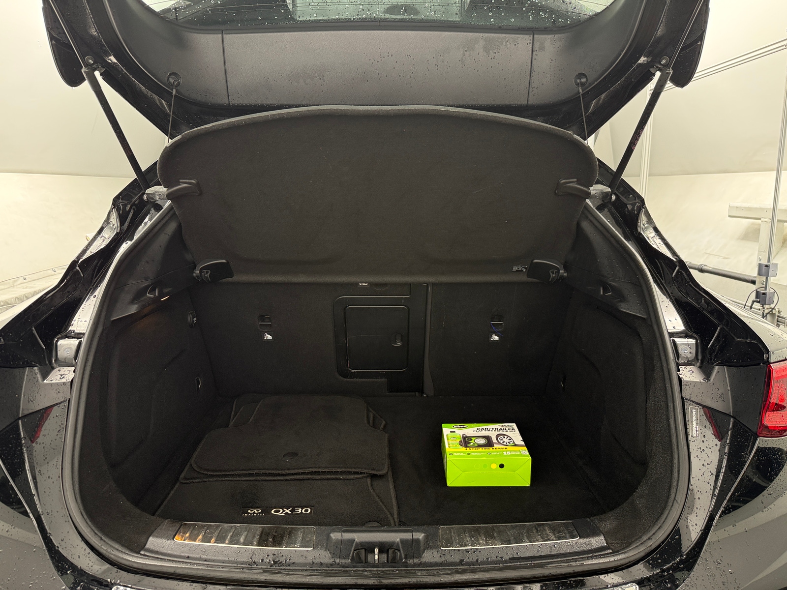 Thumbnail: 2017 INFINITI QX30 - 6