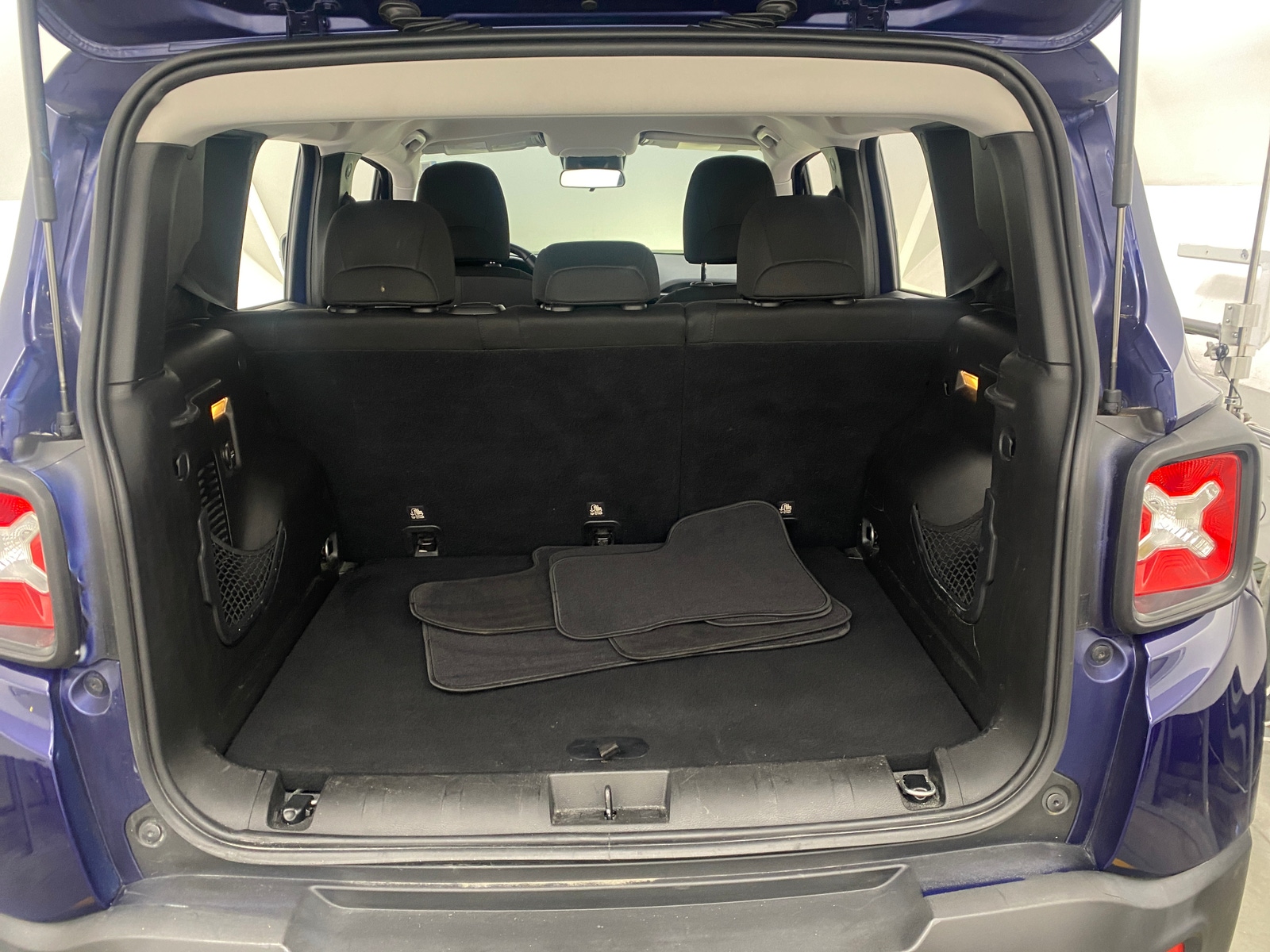 Thumbnail: 2017 Jeep Renegade - 7