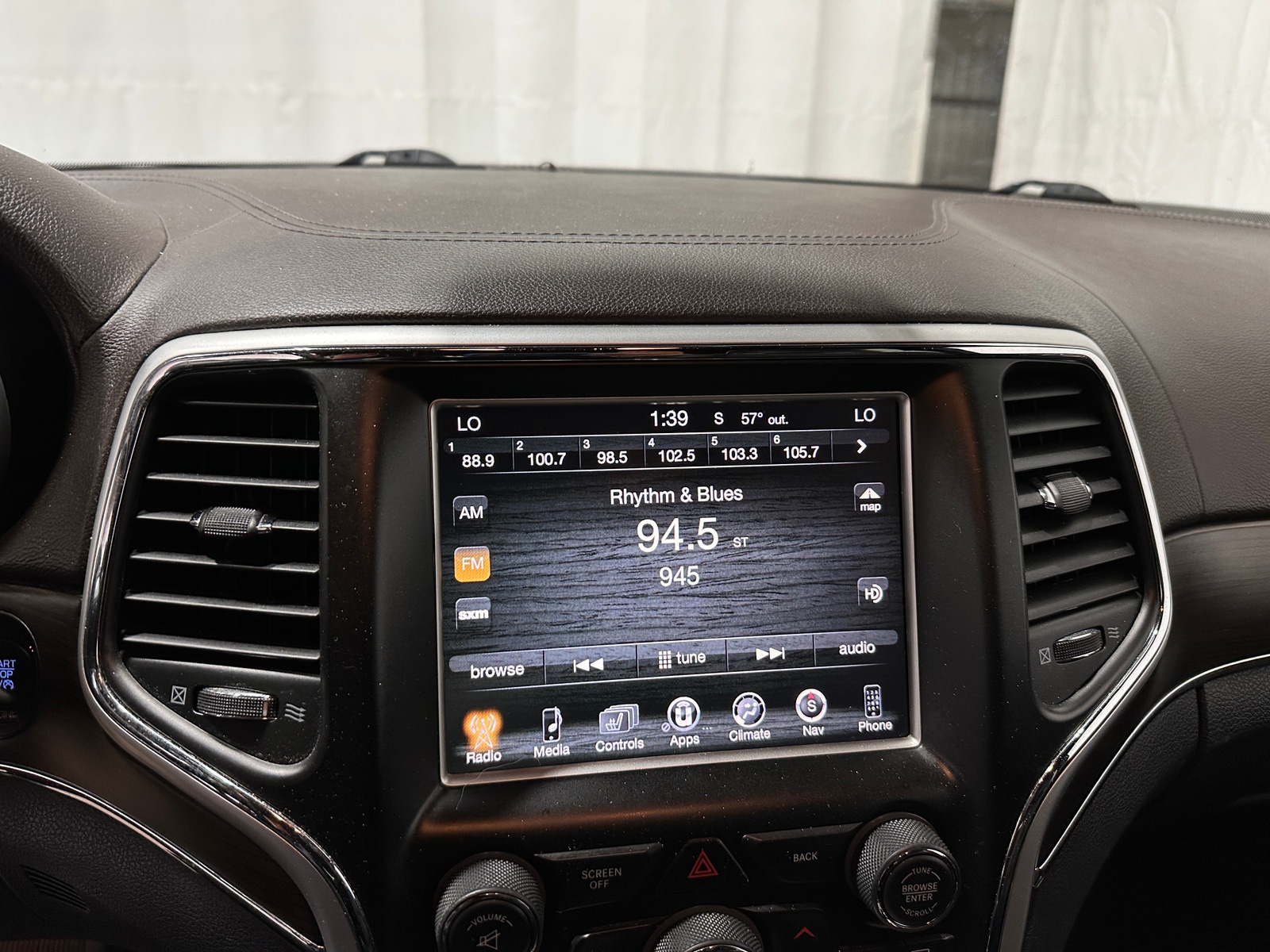 Thumbnail: 2015 Jeep Grand Cherokee - 3