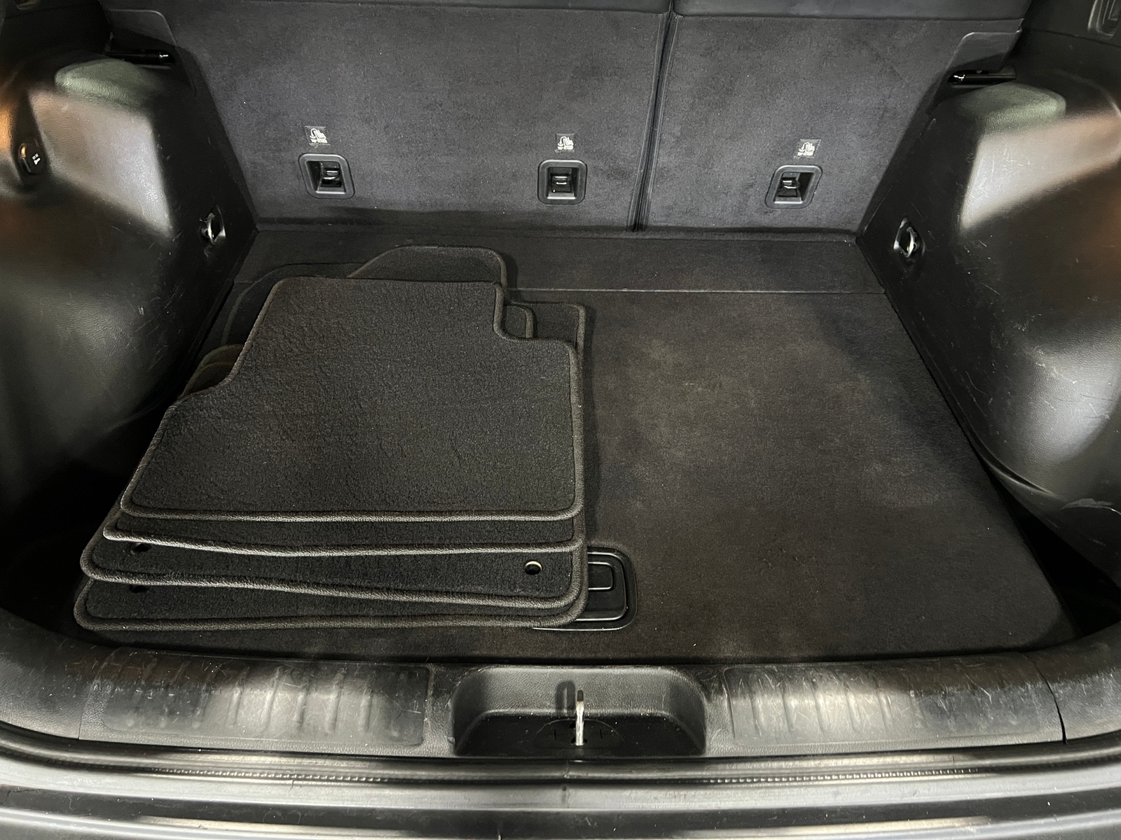 Thumbnail: 2019 Jeep Cherokee - 7