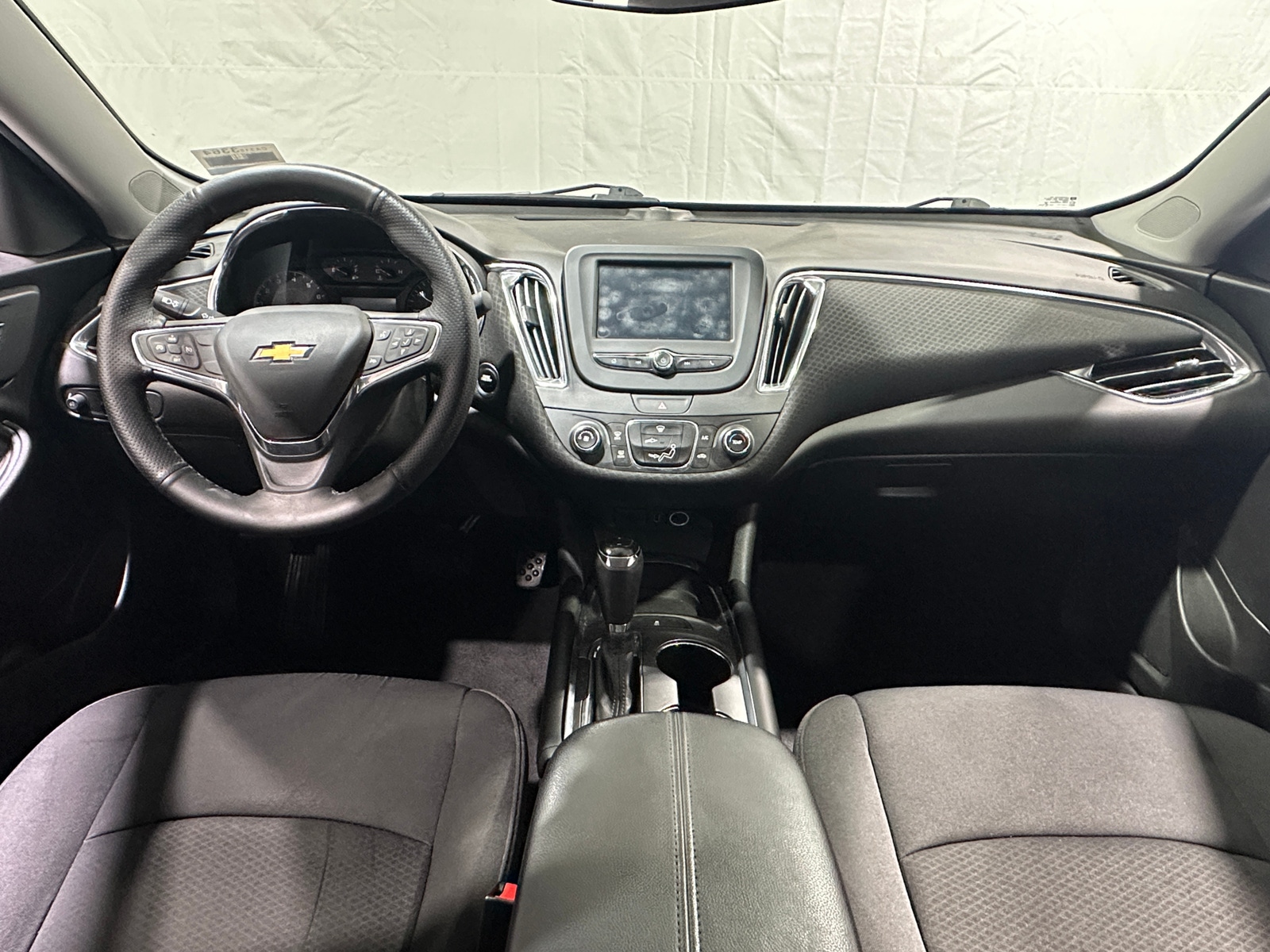 Thumbnail: 2017 Chevrolet Malibu - 3