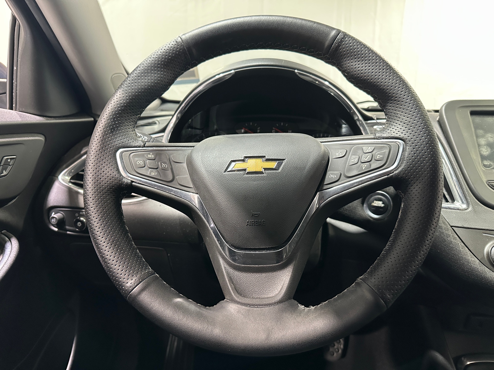 Thumbnail: 2017 Chevrolet Malibu - 5