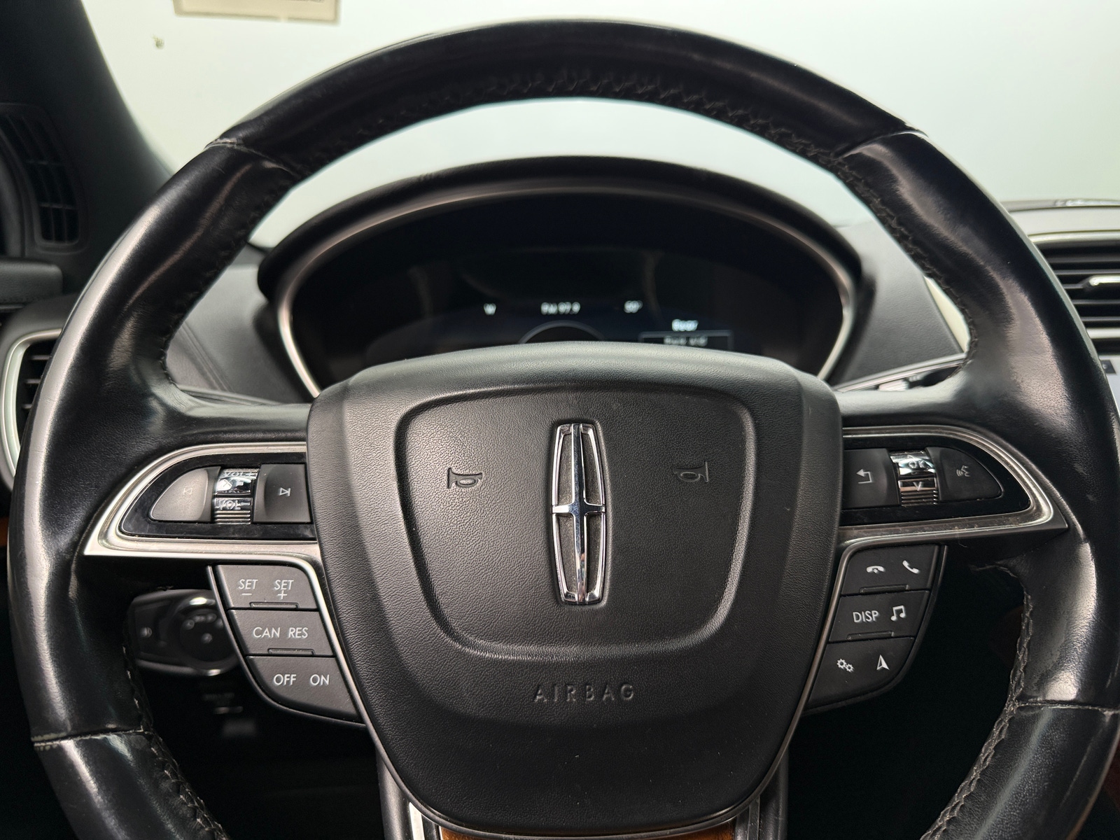 Thumbnail: 2019 Lincoln Nautilus - 4