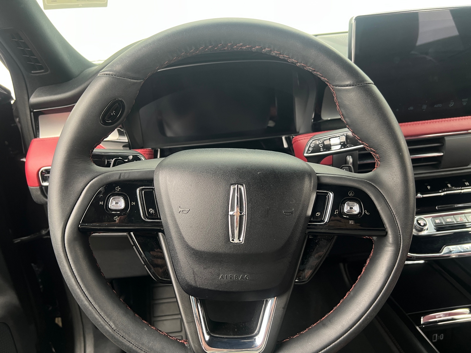 Thumbnail: 2023 Lincoln Corsair - 4