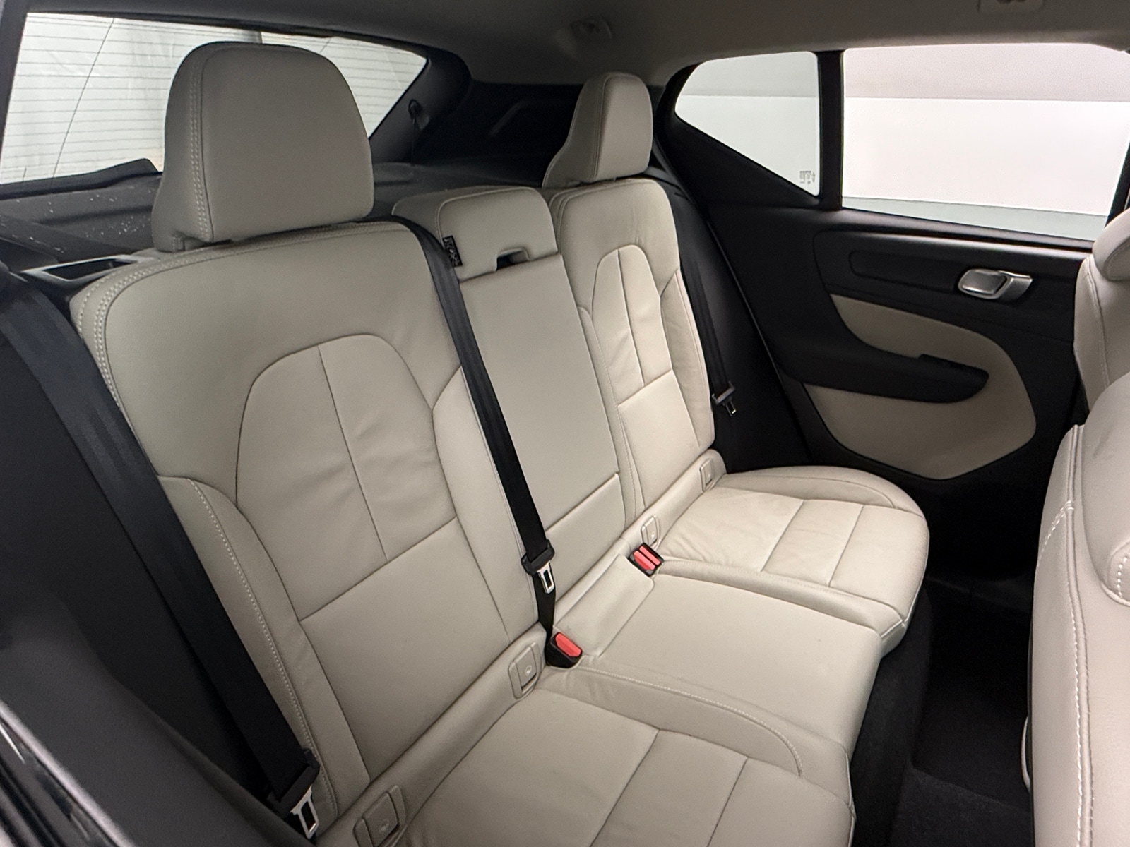 Thumbnail: 2022 Volvo XC40 - 5