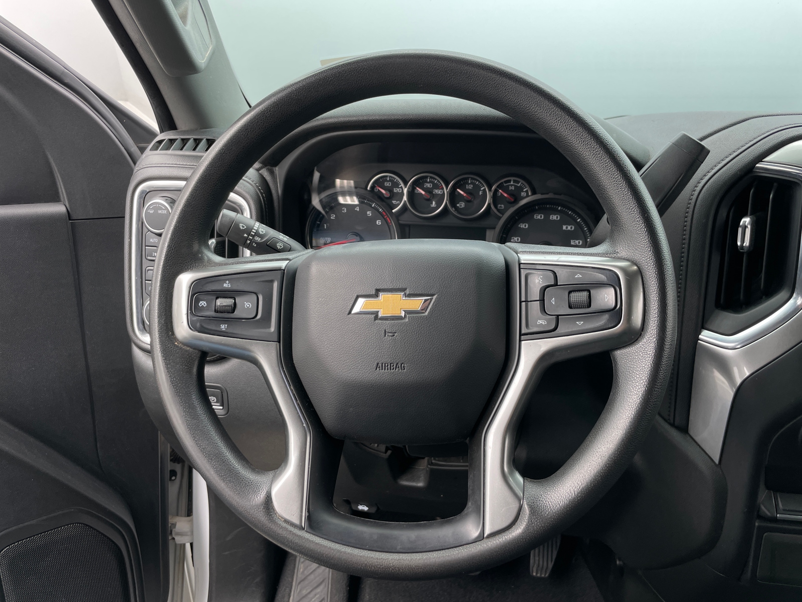Thumbnail: 2020 Chevrolet Silverado 1500 - 5
