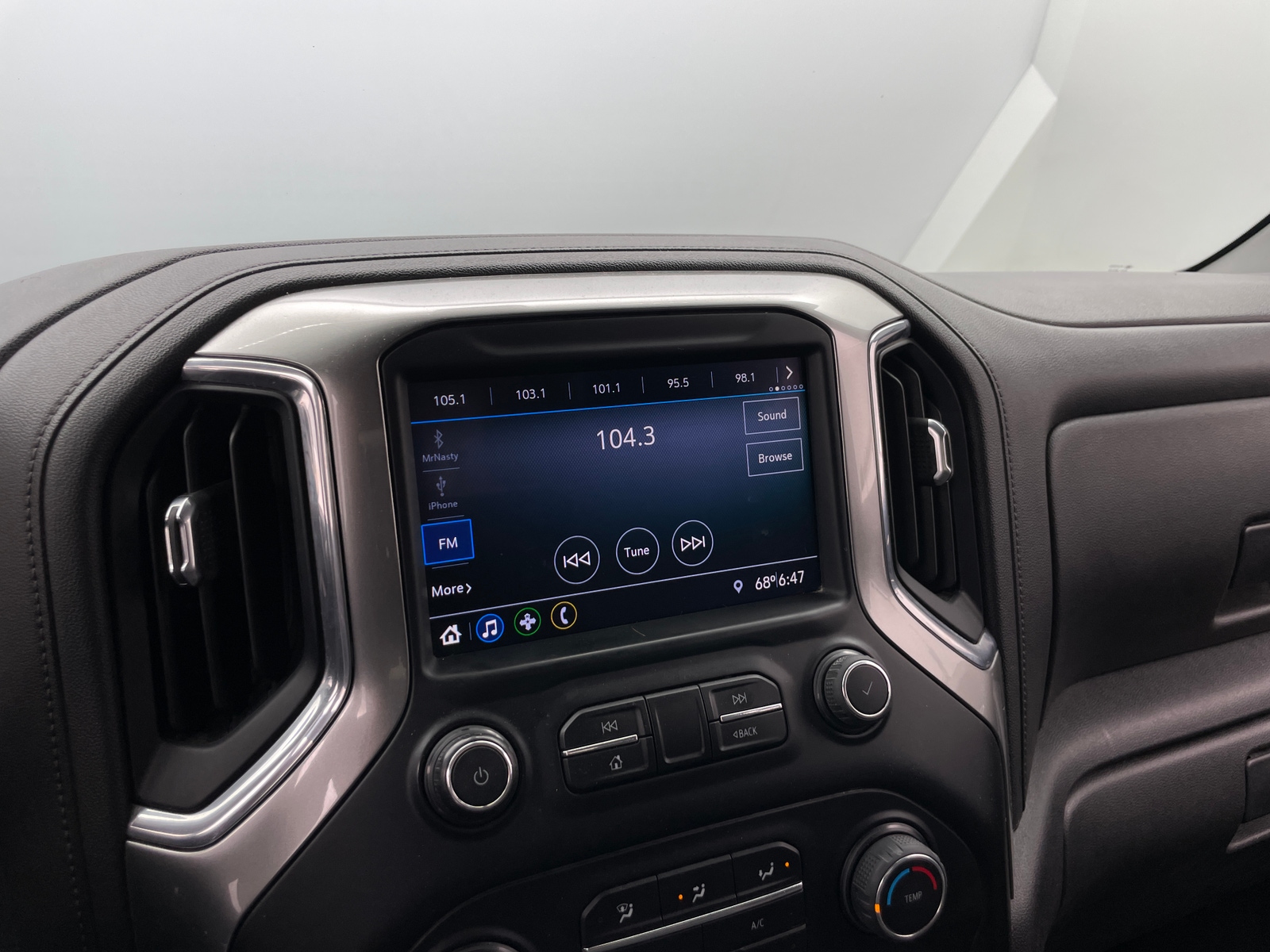 Thumbnail: 2020 Chevrolet Silverado 1500 - 4