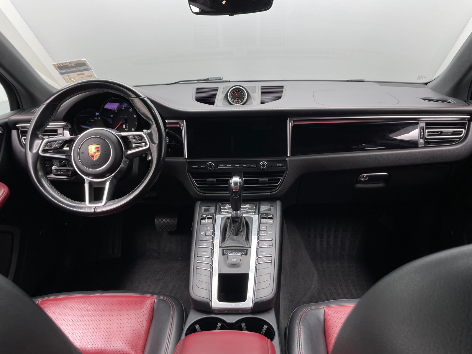 Thumbnail: 2020 Porsche Macan - 2