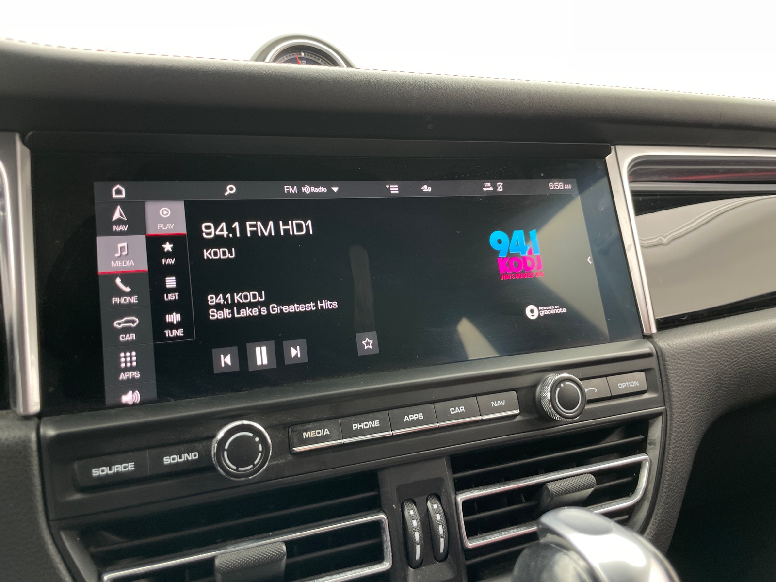 Thumbnail: 2020 Porsche Macan - 3