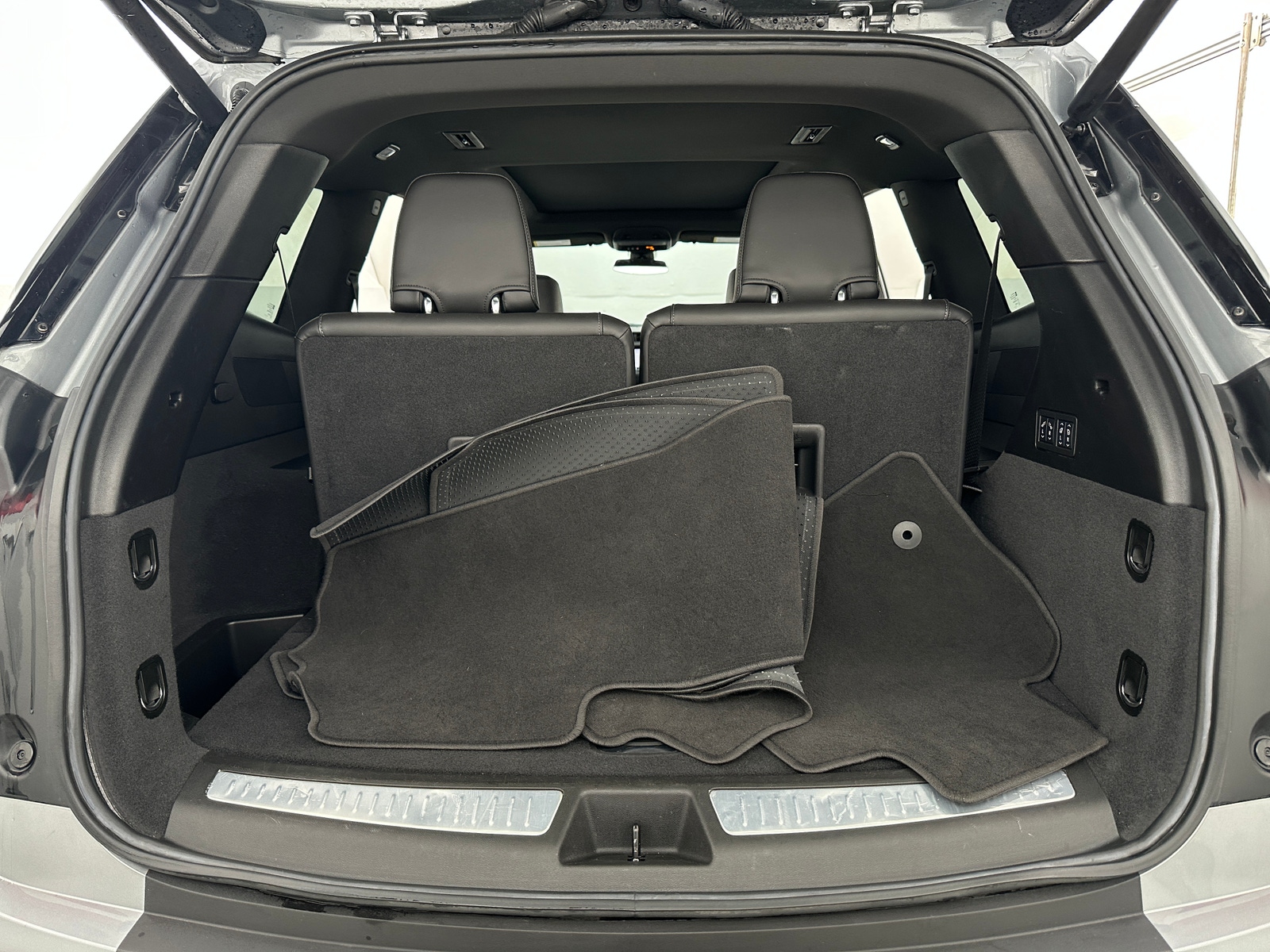 Thumbnail: 2025 Cadillac XT6 - 6