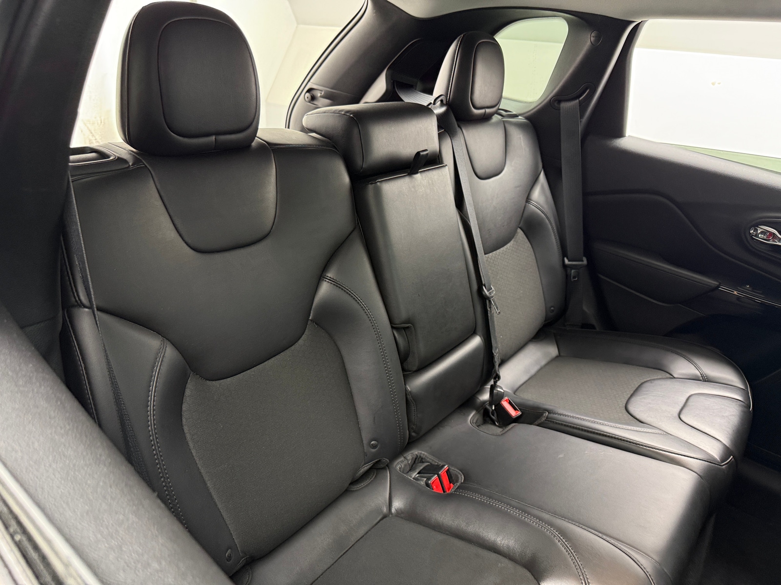 Thumbnail: 2019 Jeep Cherokee - 6