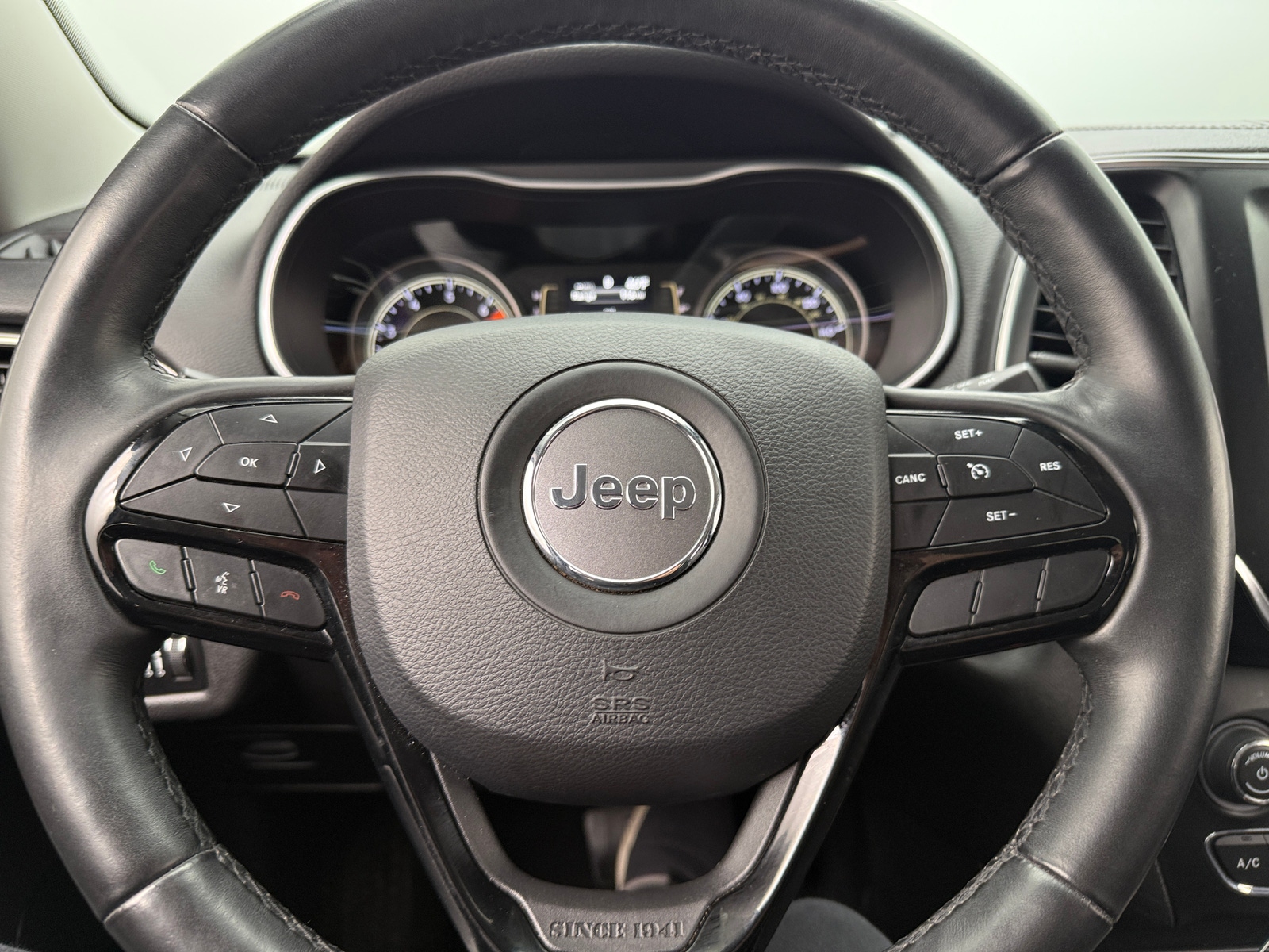 Thumbnail: 2019 Jeep Cherokee - 5