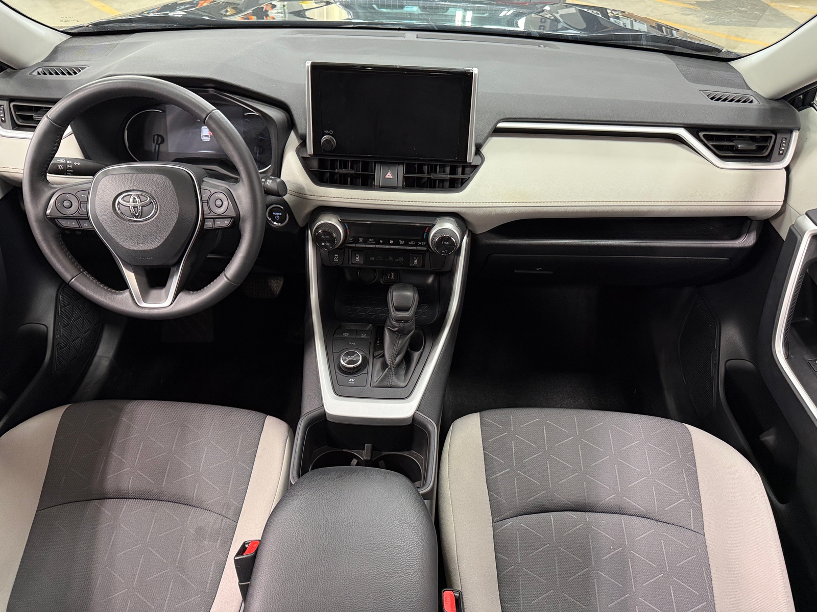 Thumbnail: 2025 Toyota RAV4 - 3