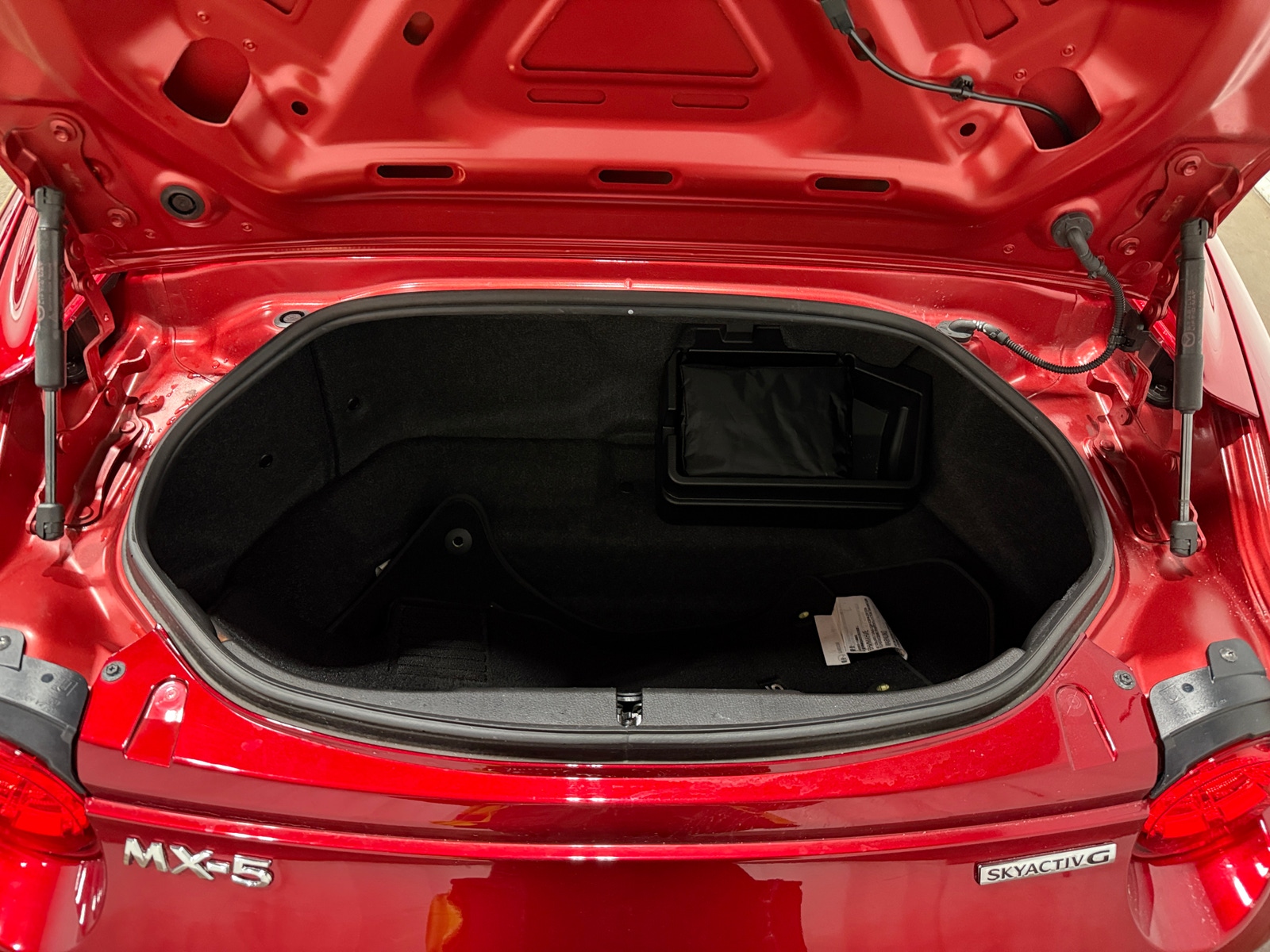 Thumbnail: 2020 Mazda MX-5 Miata - 4