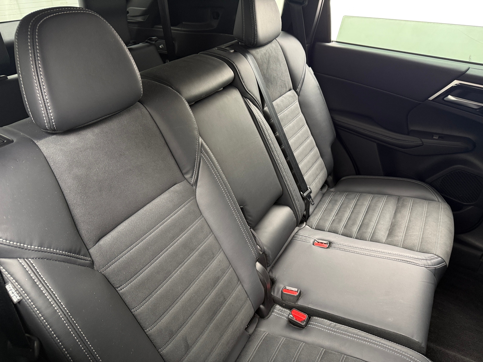 Thumbnail: 2022 Mitsubishi Outlander - 5