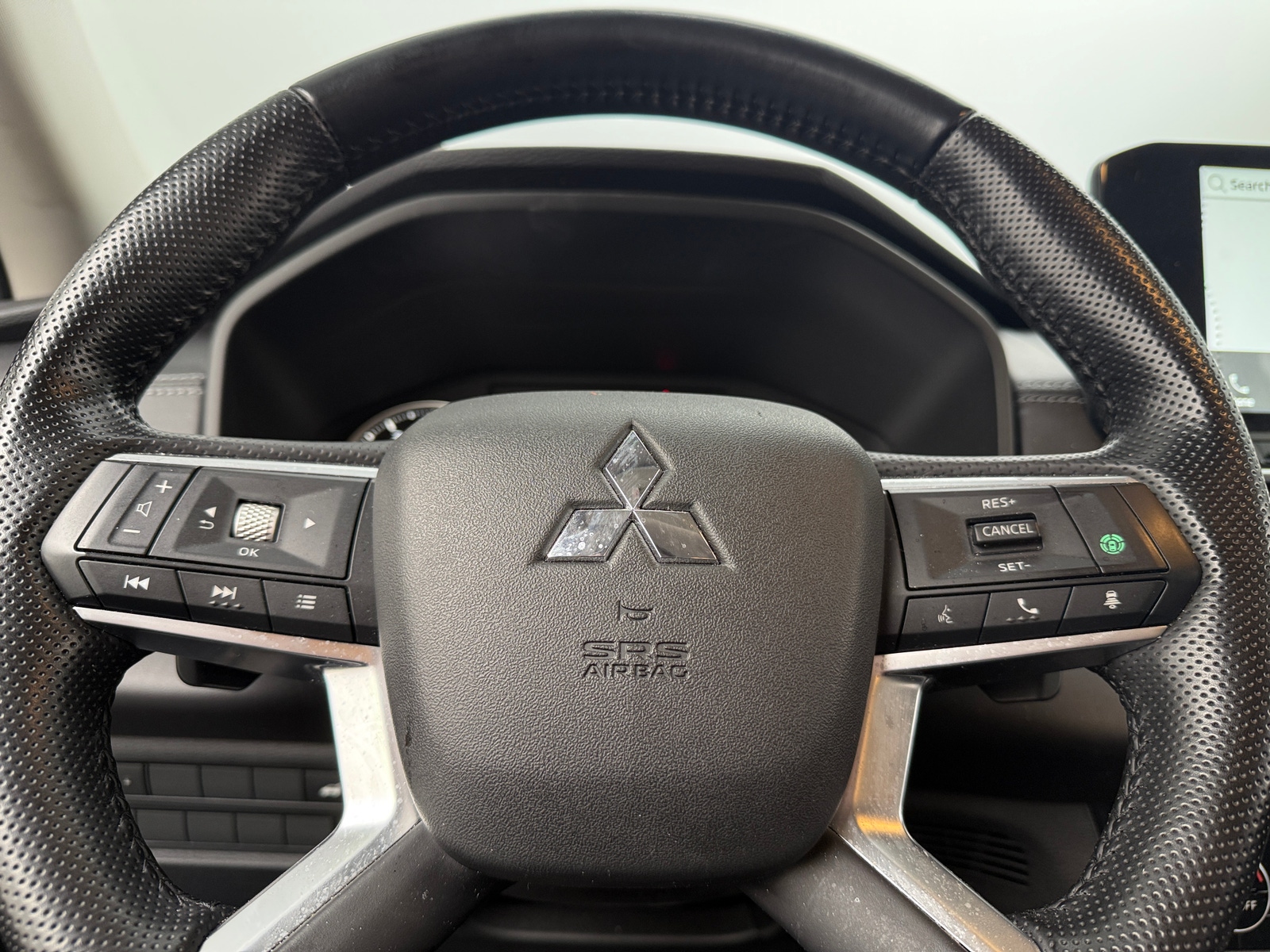 Thumbnail: 2022 Mitsubishi Outlander - 4