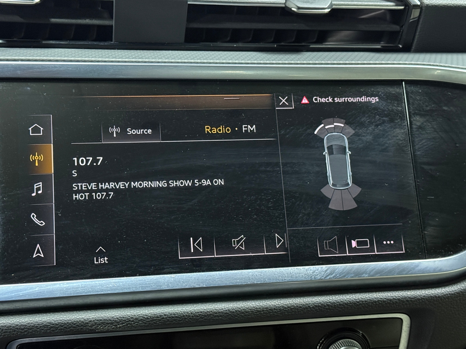 Thumbnail: 2020 Audi Q3 - 3