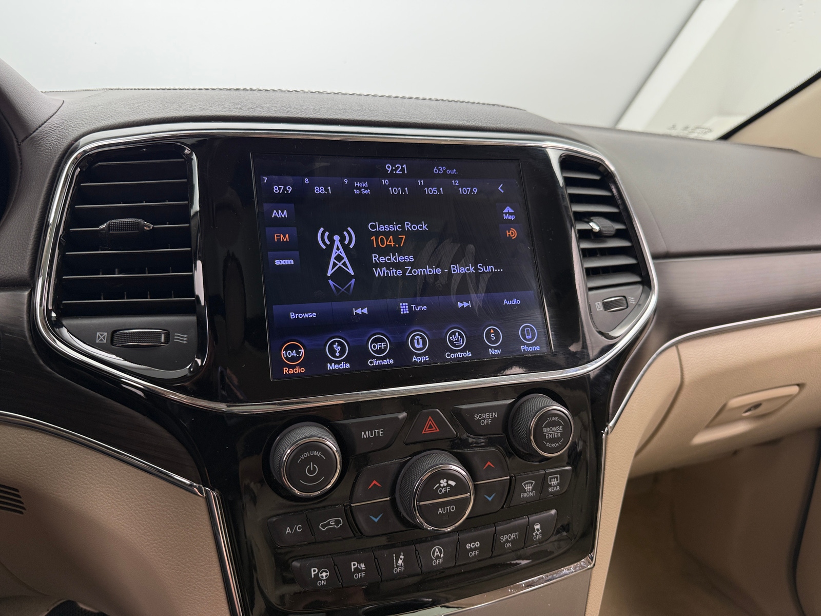 Thumbnail: 2019 Jeep Grand Cherokee - 3