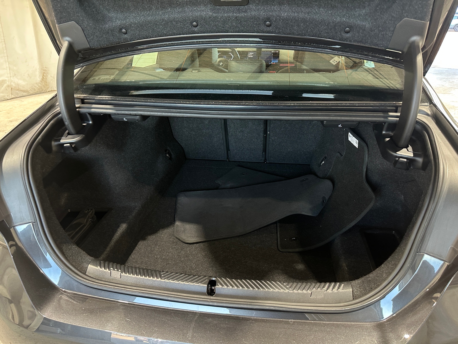 Thumbnail: 2025 BMW 5 Series - 6