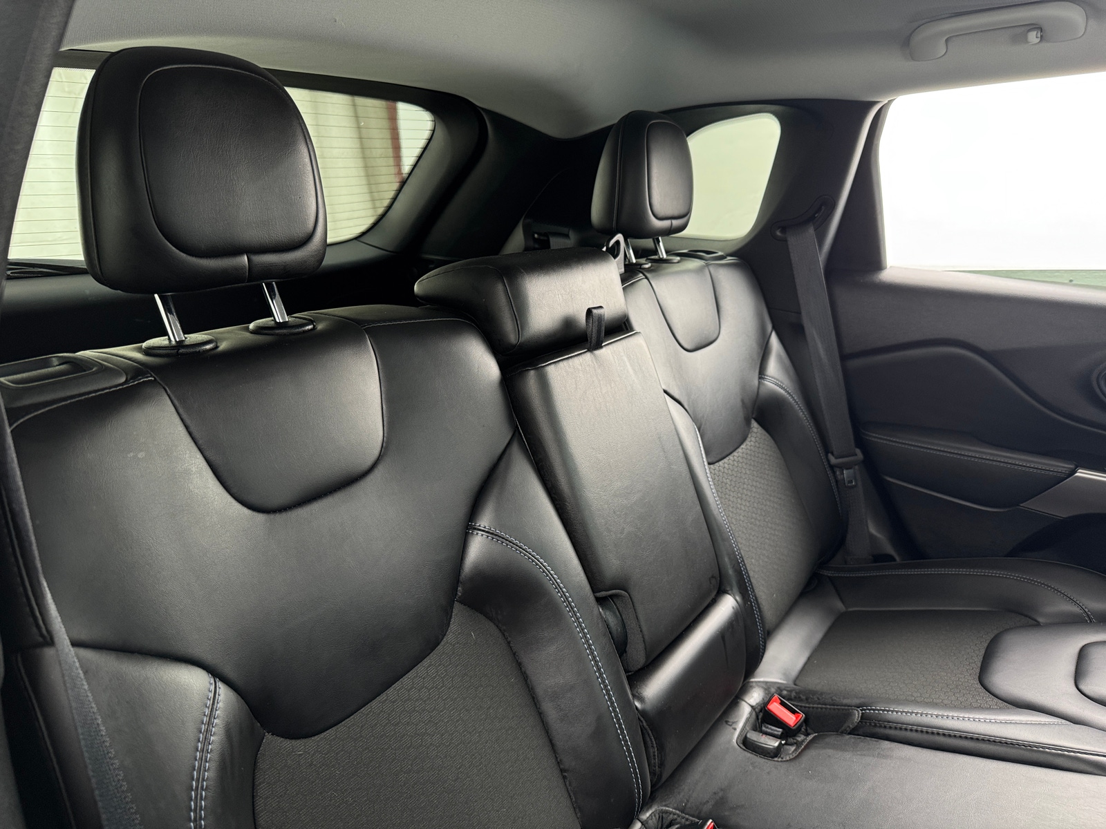 Thumbnail: 2021 Jeep Cherokee - 6