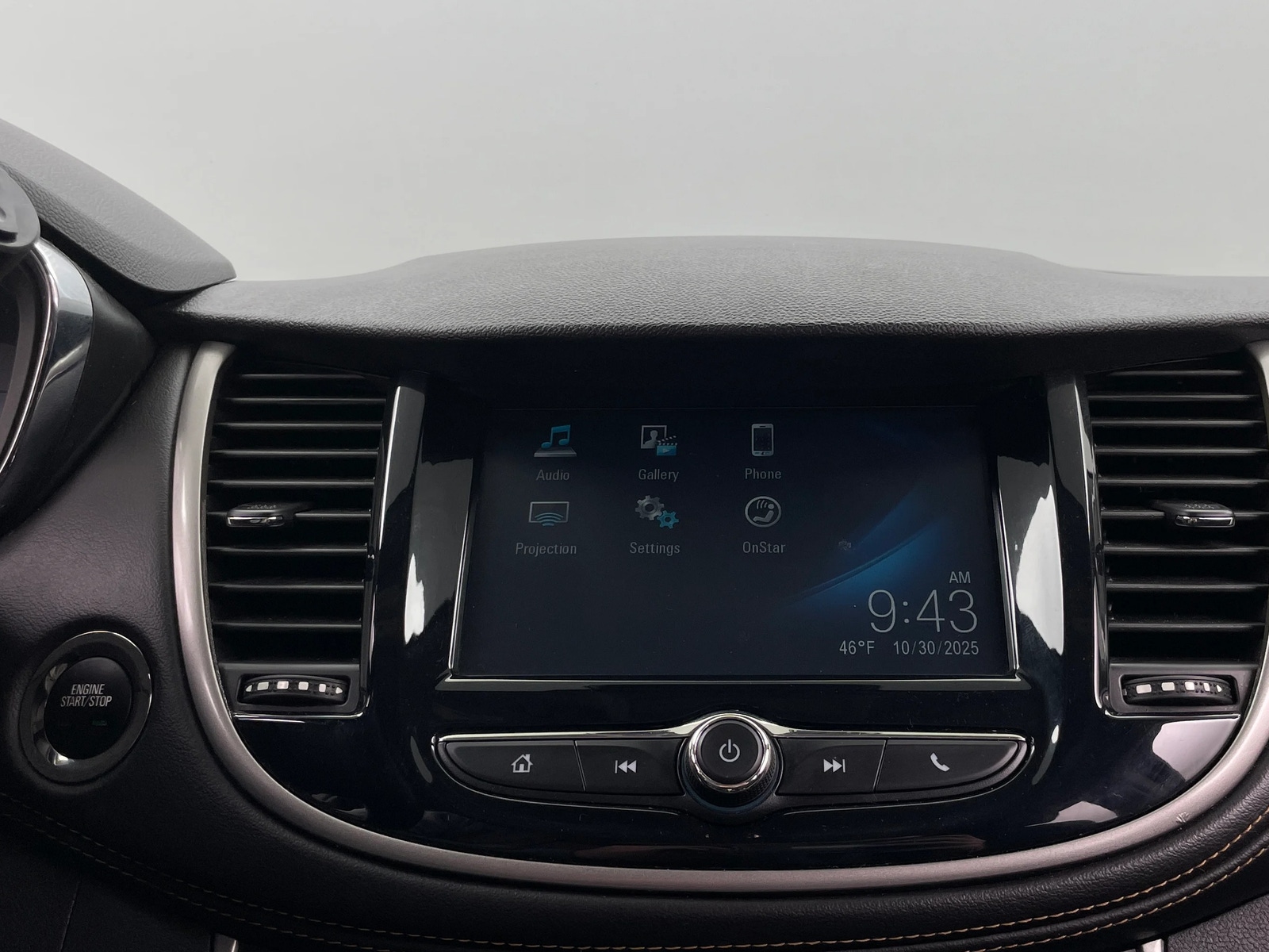 Thumbnail: 2017 Chevrolet Trax - 4