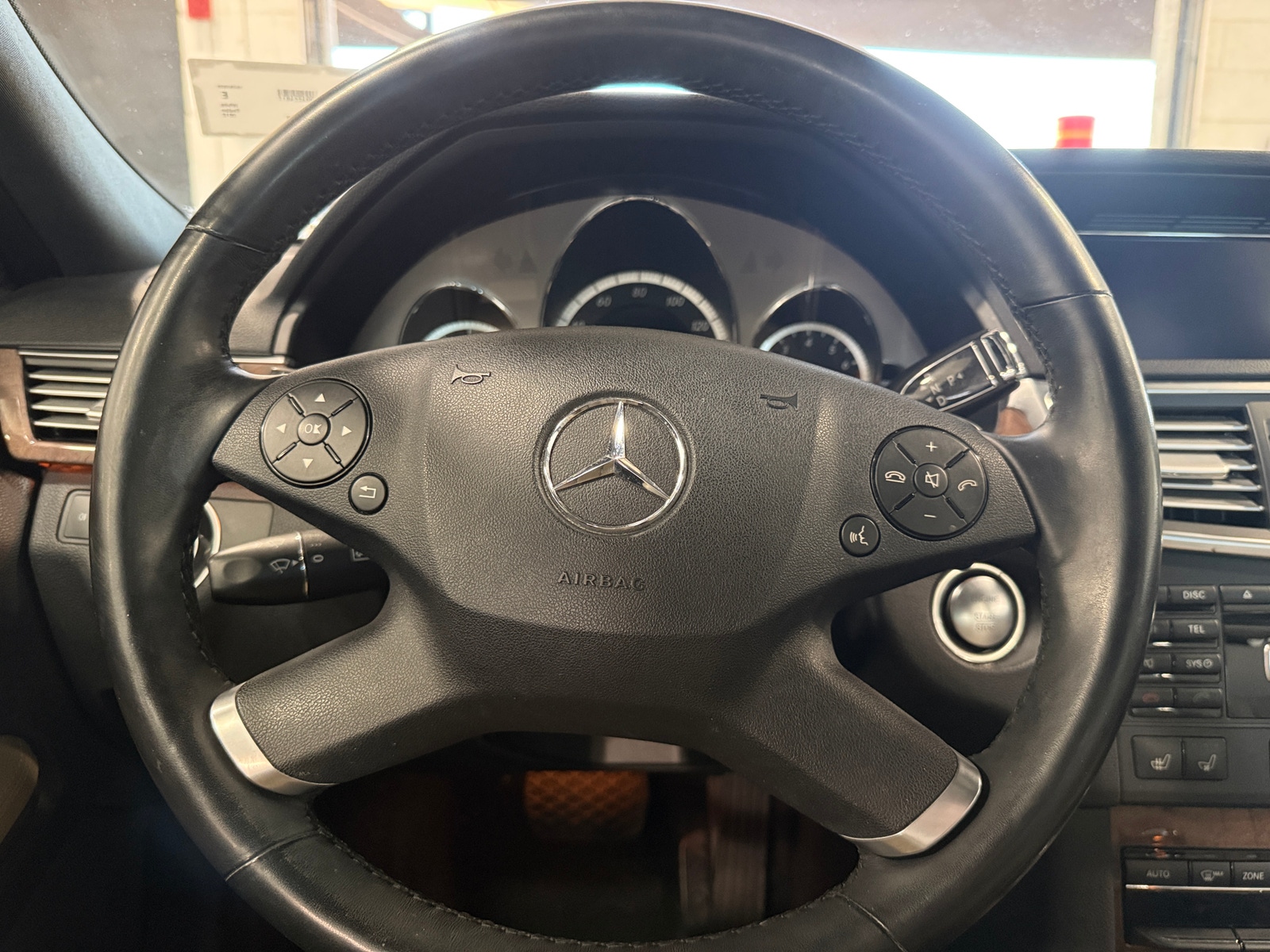 Thumbnail: 2012 Mercedes-Benz E-Class - 4