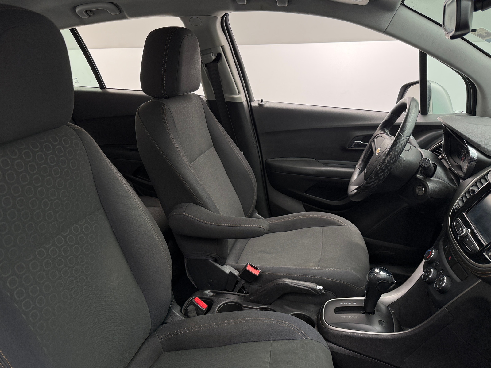 Thumbnail: 2017 Chevrolet Trax - 2