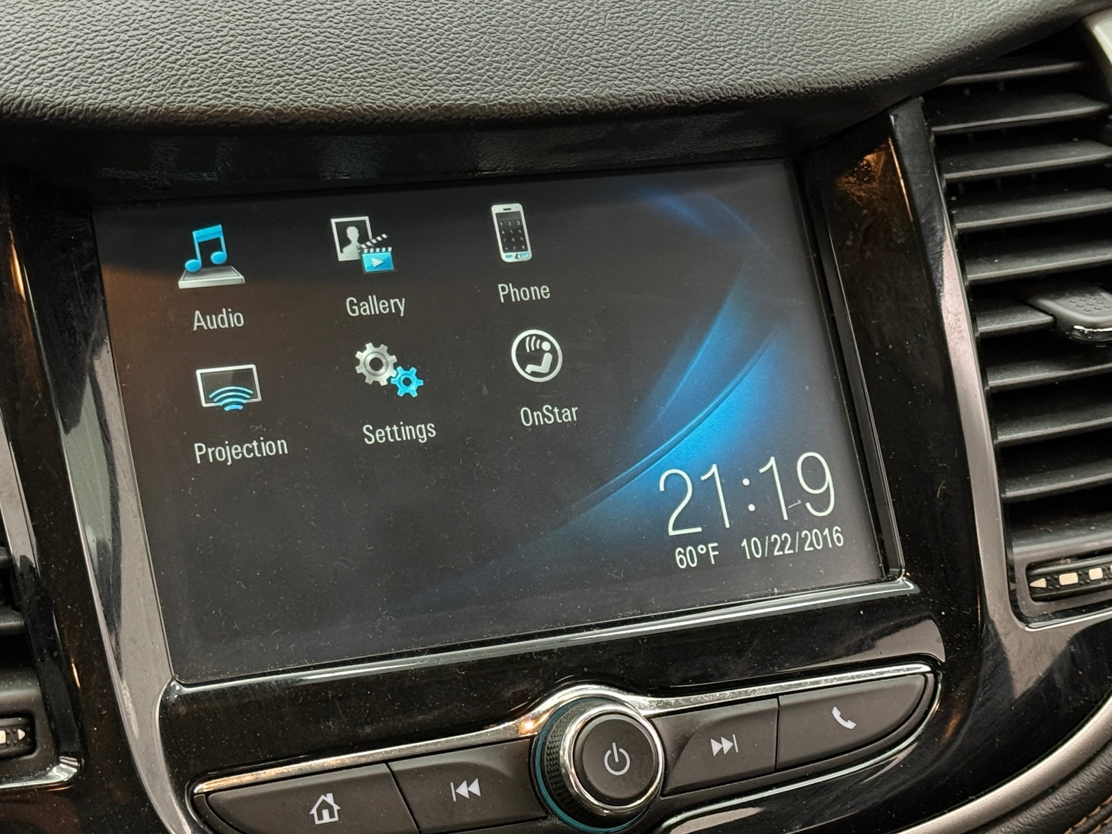 Thumbnail: 2017 Chevrolet Trax - 4