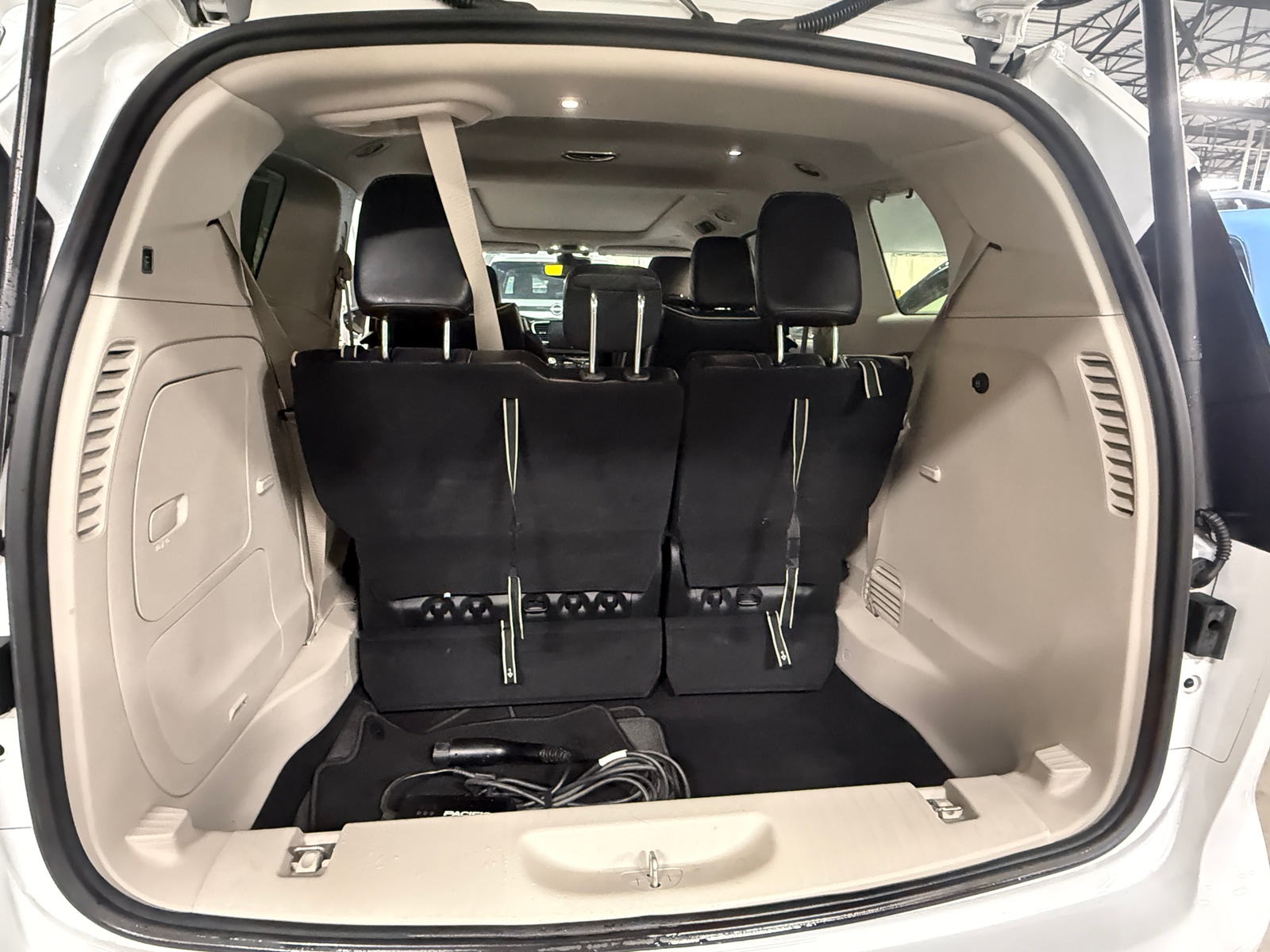 Thumbnail: 2023 Chrysler Pacifica - 6