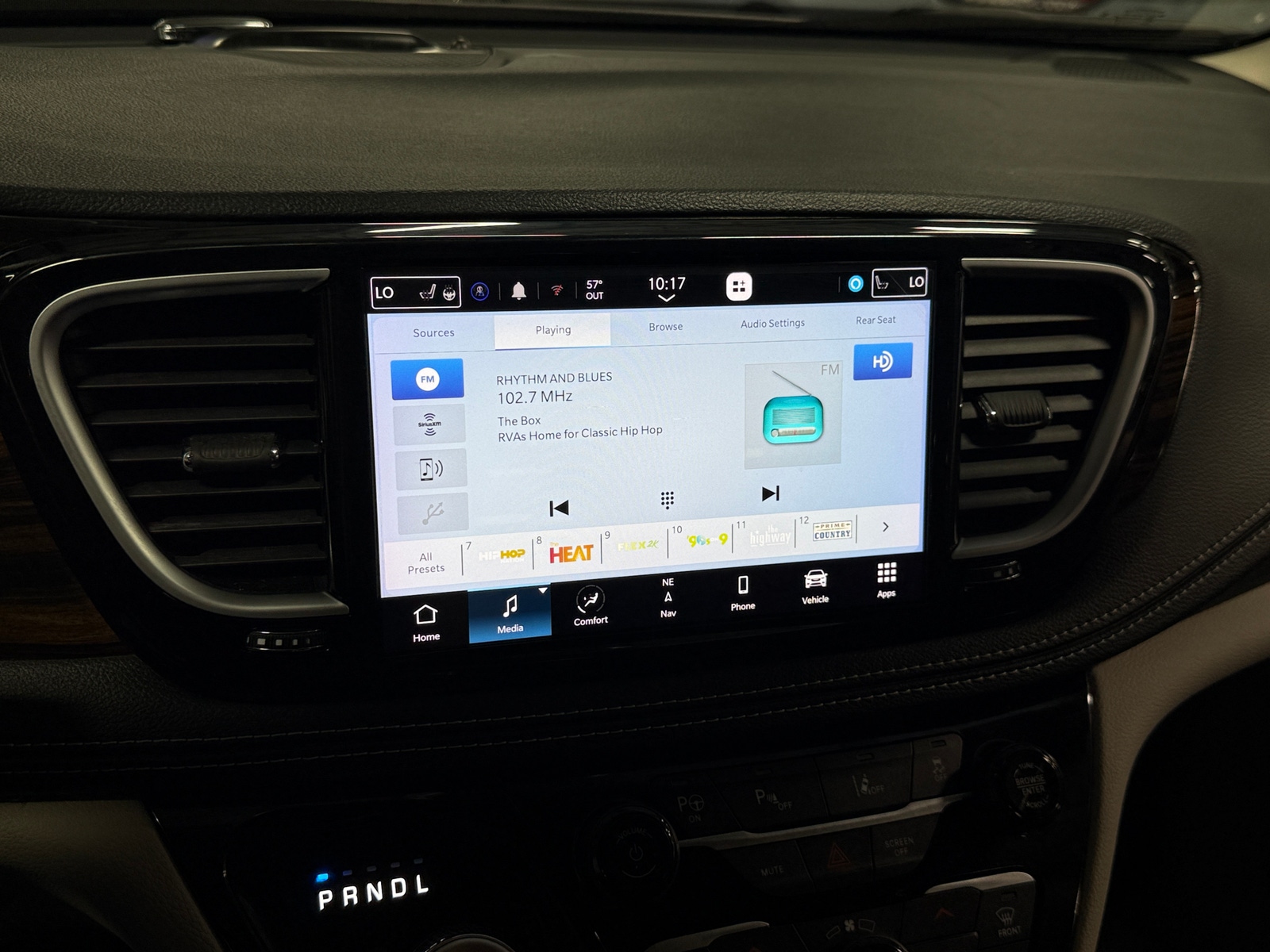 Thumbnail: 2023 Chrysler Pacifica - 3