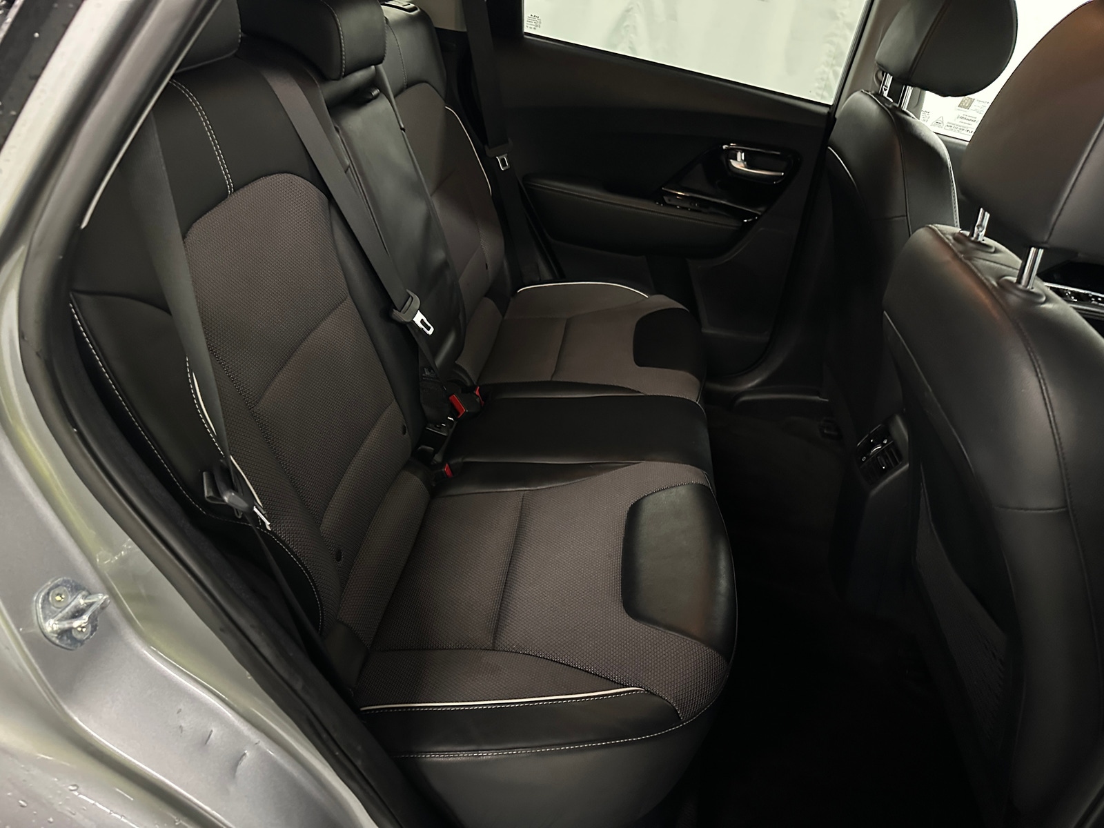 Thumbnail: 2022 Kia Niro - 5