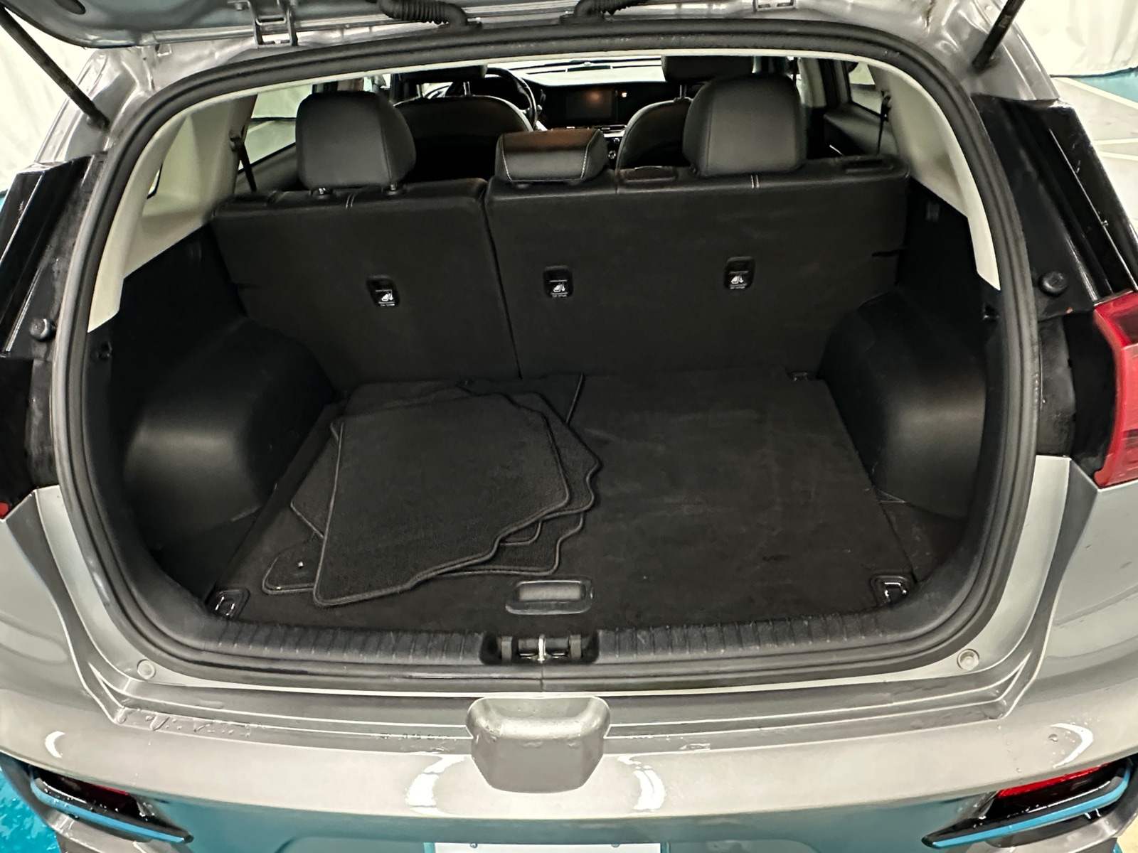 Thumbnail: 2022 Kia Niro - 6