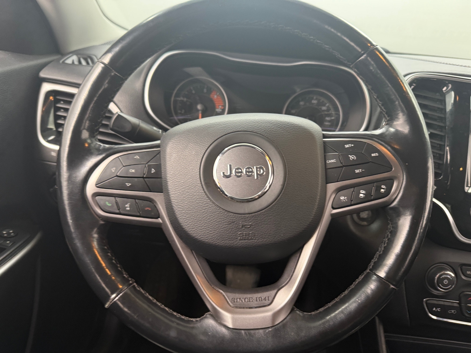 Thumbnail: 2020 Jeep Cherokee - 4