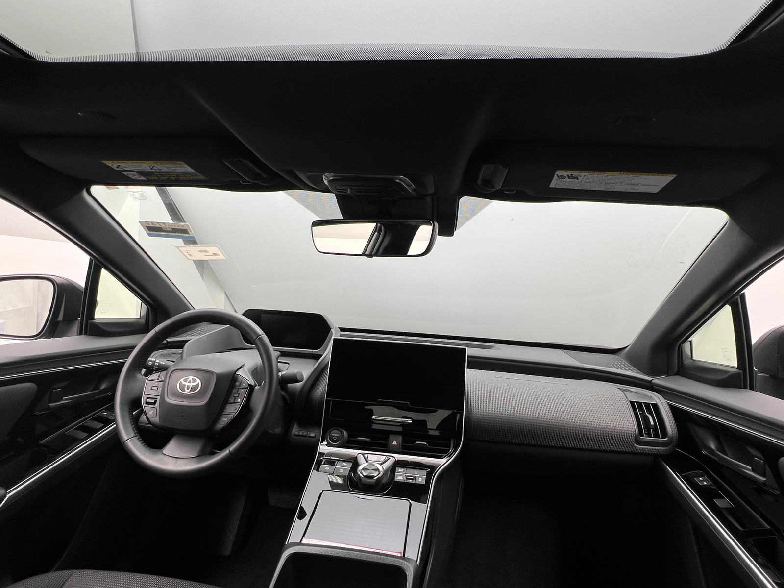 Thumbnail: 2023 Toyota bZ4X - 2