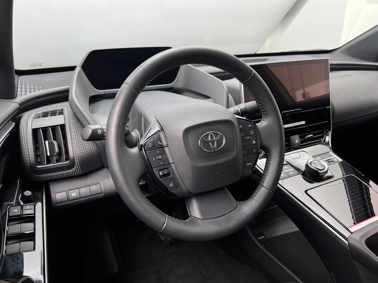 Thumbnail: 2023 Toyota bZ4X - 4