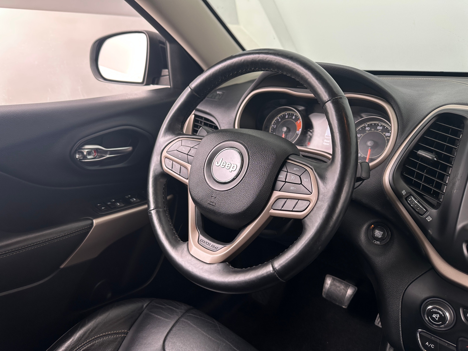 Thumbnail: 2017 Jeep Cherokee - 4