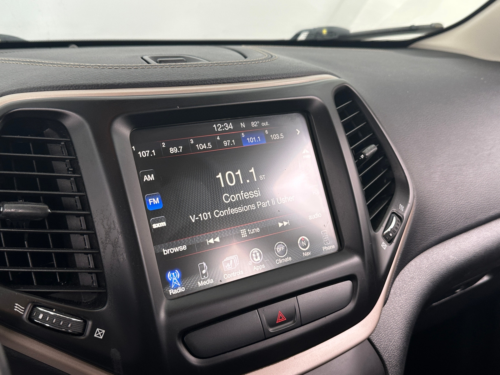 Thumbnail: 2017 Jeep Cherokee - 3