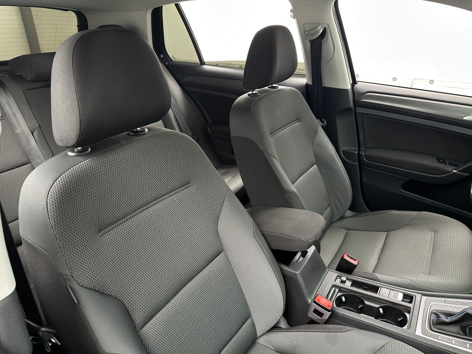 Thumbnail: 2018 Volkswagen e-Golf - 2