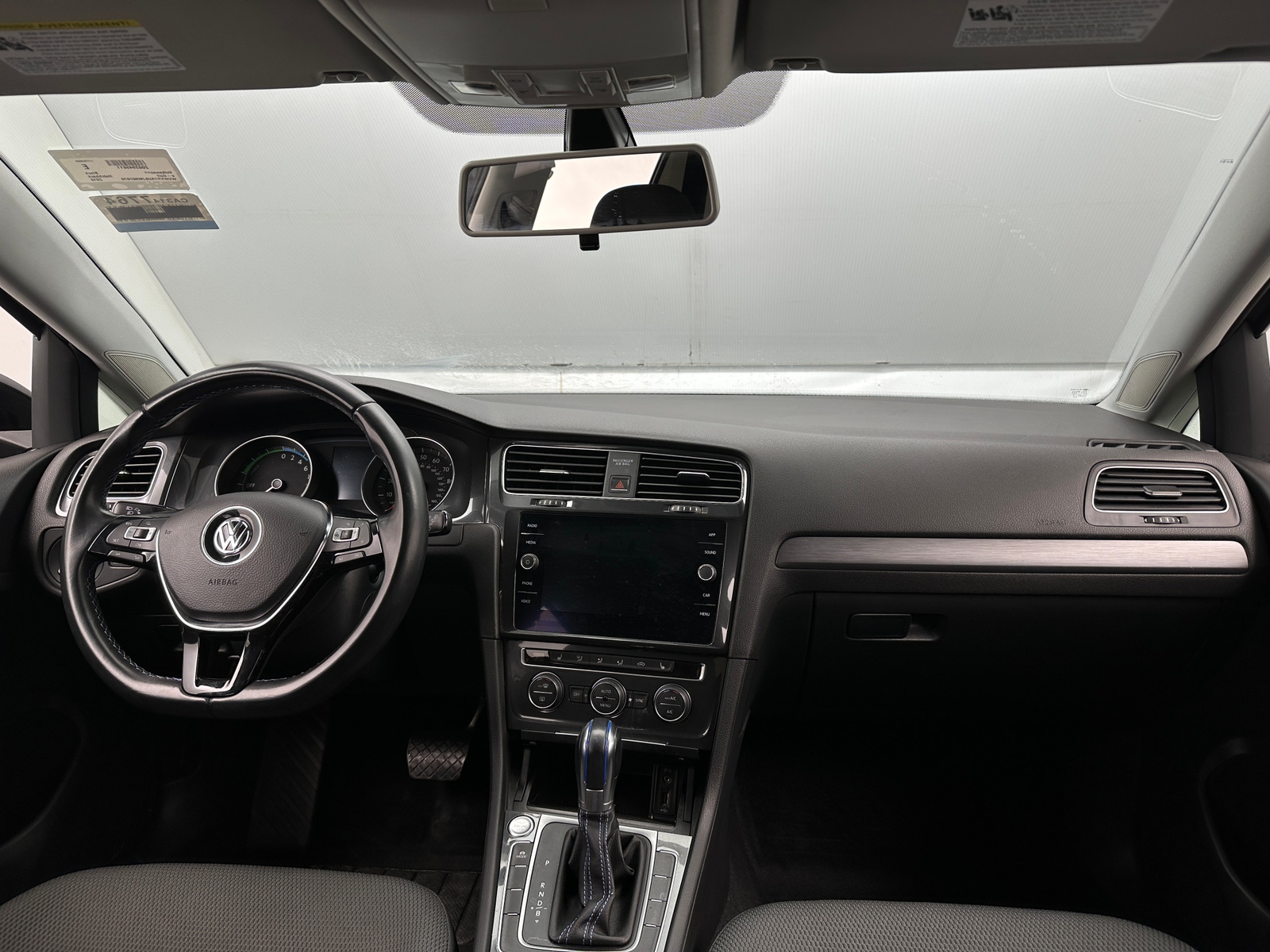 Thumbnail: 2018 Volkswagen e-Golf - 3