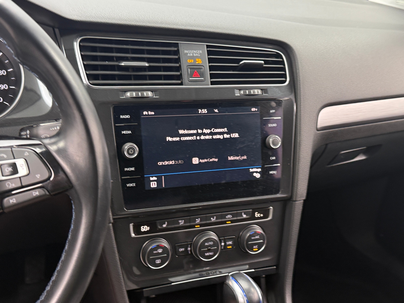 Thumbnail: 2018 Volkswagen e-Golf - 4