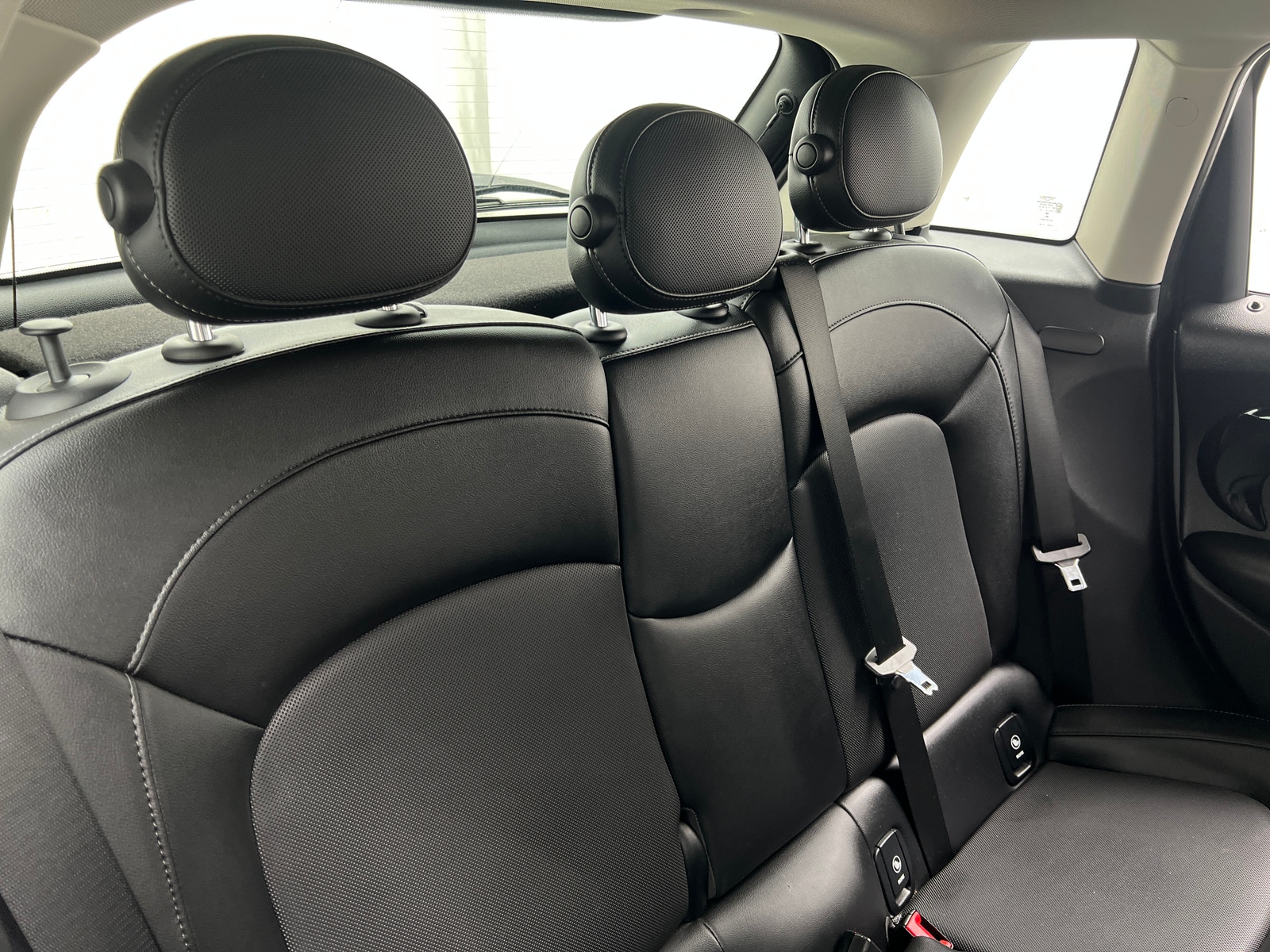 Thumbnail: 2015 MINI Cooper Hardtop - 5