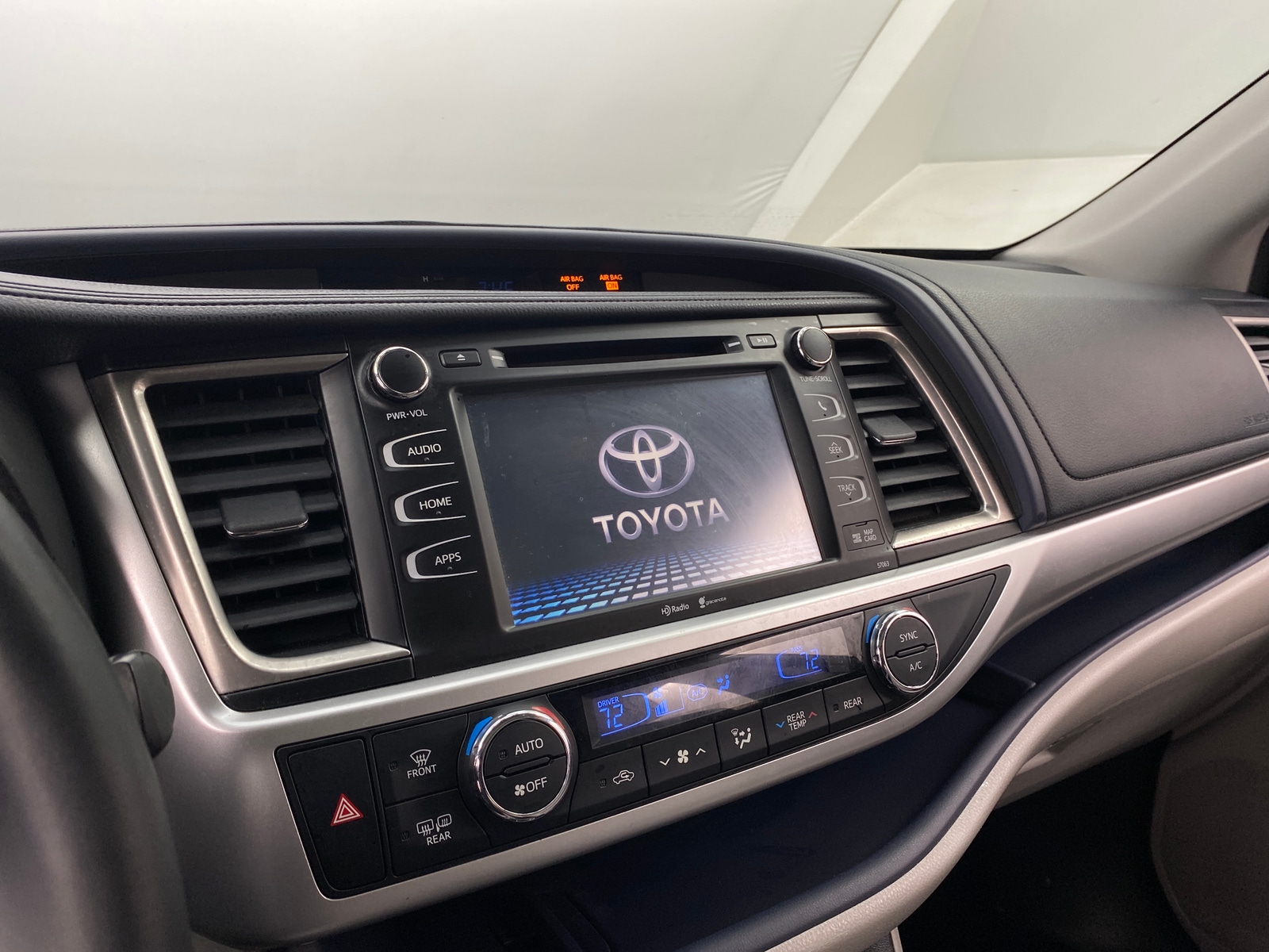 Thumbnail: 2015 Toyota Highlander - 3