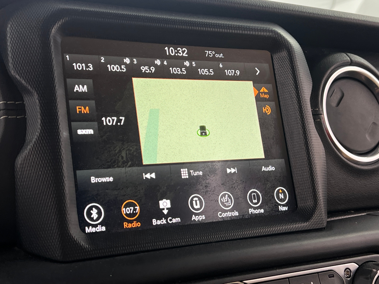 Thumbnail: 2019 Jeep Wrangler - 3