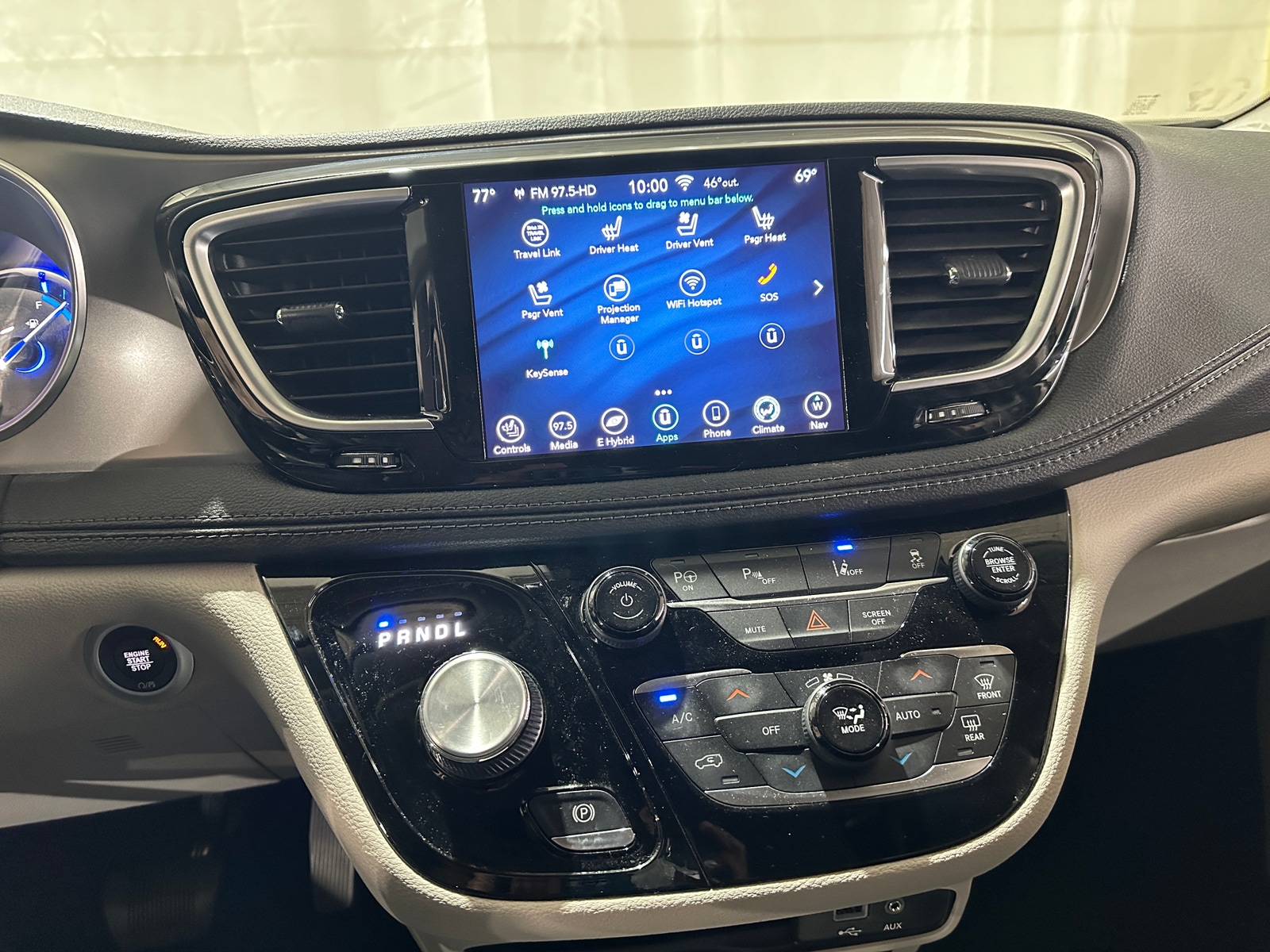 Thumbnail: 2019 Chrysler Pacifica - 3