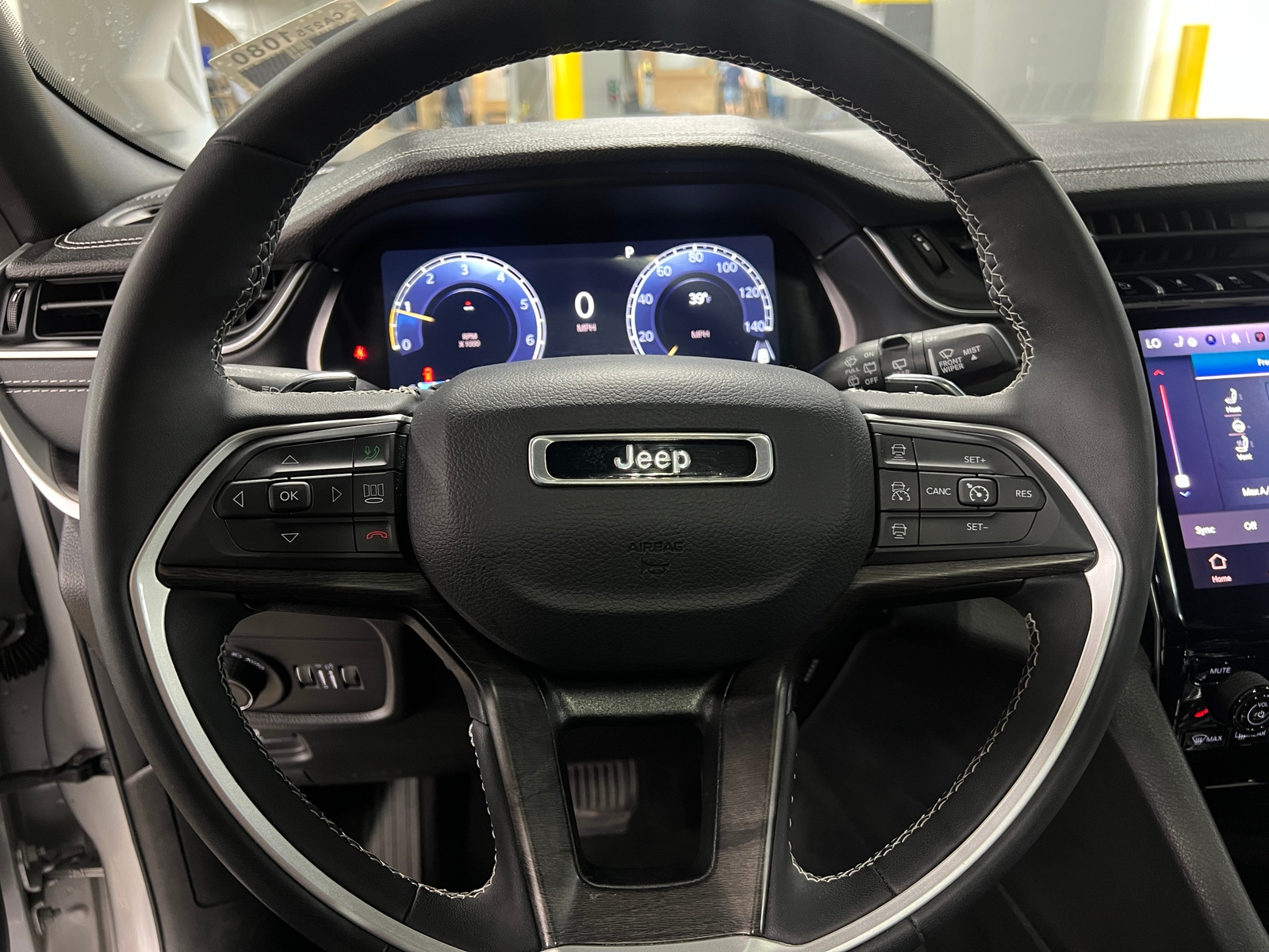 Thumbnail: 2024 Jeep Grand Cherokee L - 4