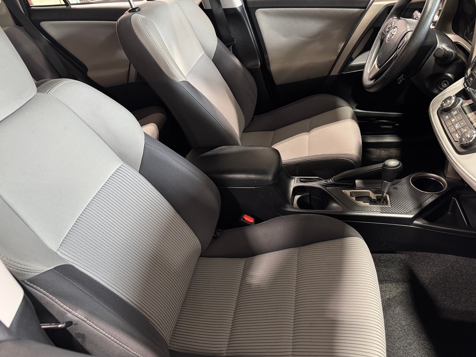 Thumbnail: 2015 Toyota RAV4 - 2