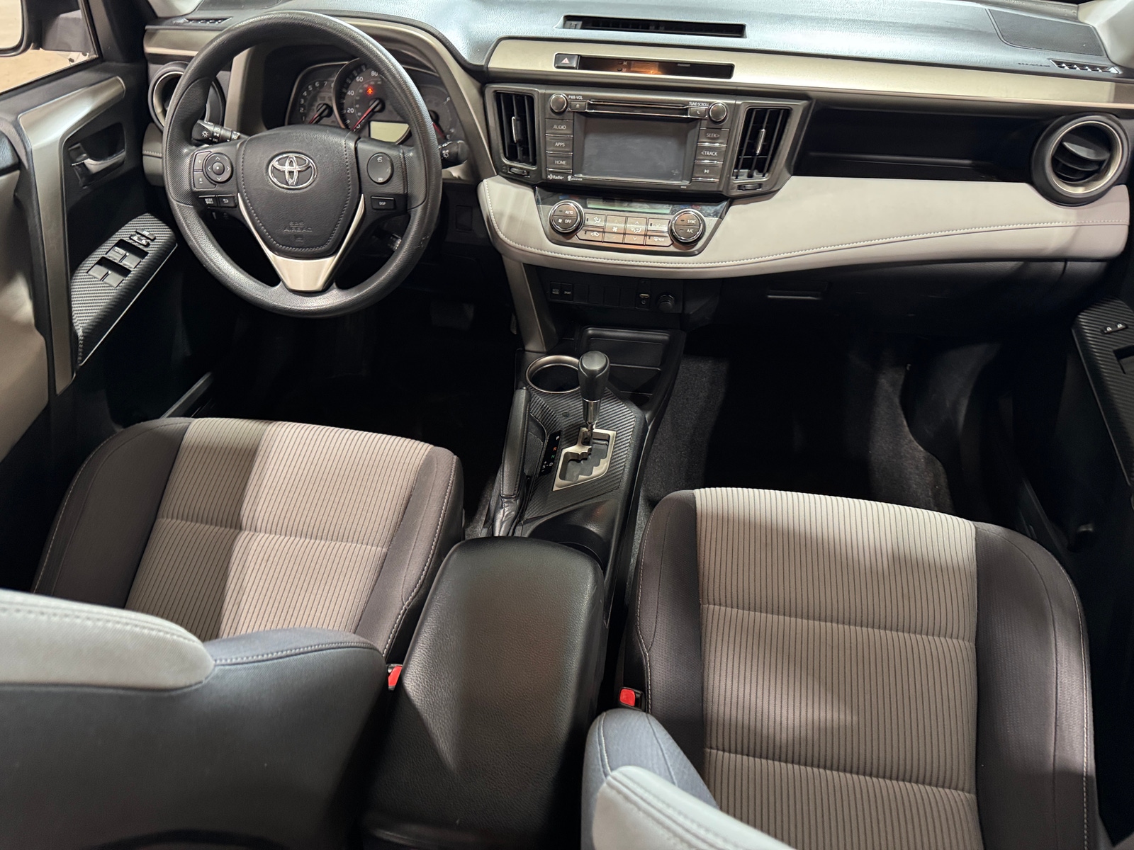 Thumbnail: 2015 Toyota RAV4 - 3