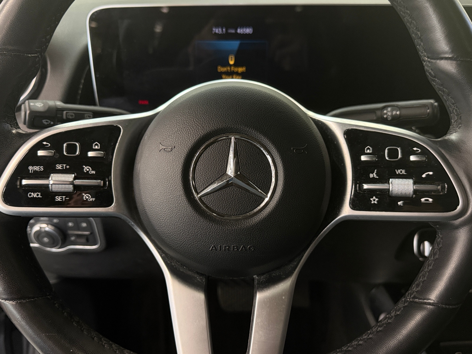 Thumbnail: 2020 Mercedes-Benz GLB - 4