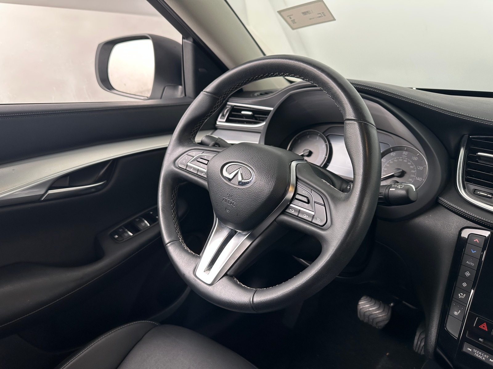 Thumbnail: 2019 INFINITI QX50 - 4