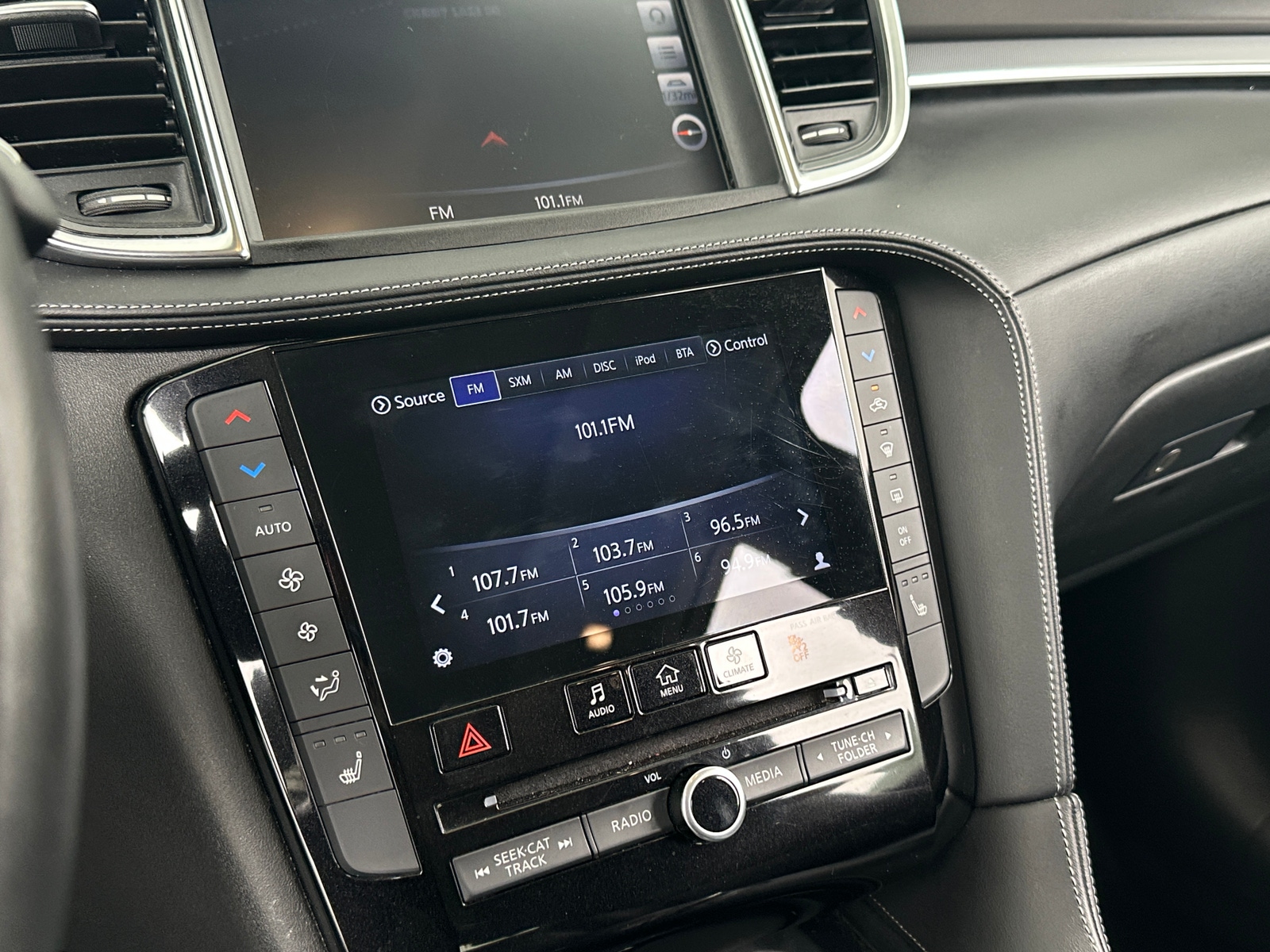 Thumbnail: 2019 INFINITI QX50 - 3